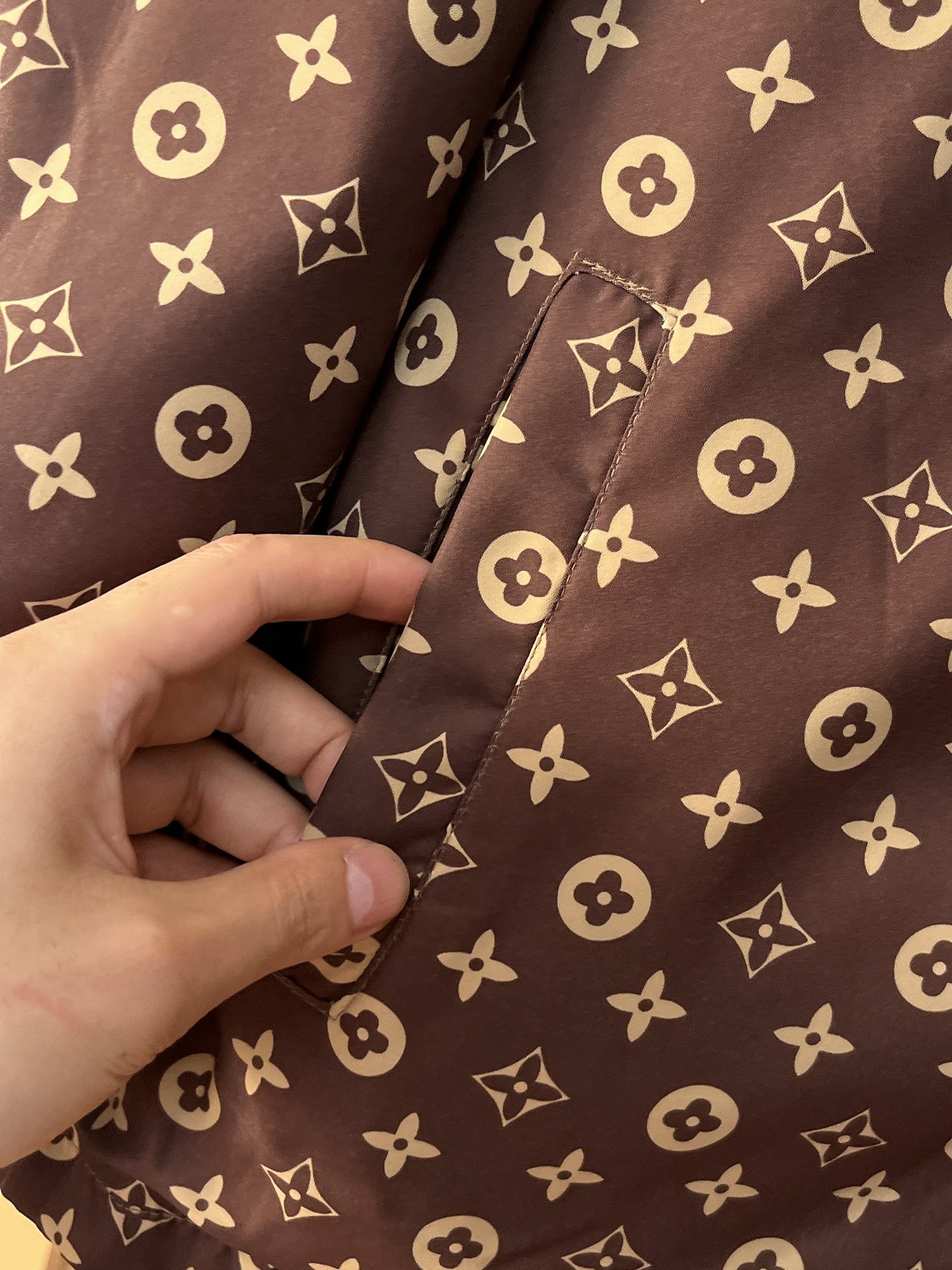 🌟🌟LV、2025新款男士休闲定制夹克外套。穿上简约干练的休闲外套，瞬间重回时髦霸气，又是活力满满的状态