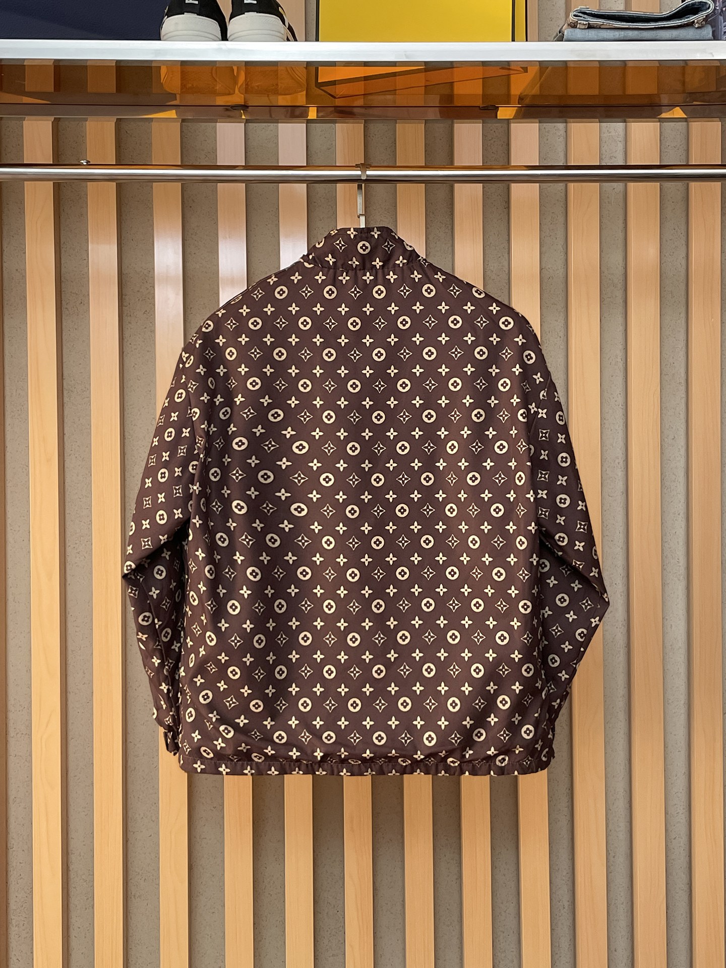 🌟🌟LV、2025新款男士休闲定制夹克外套。穿上简约干练的休闲外套，瞬间重回时髦霸气，又是活力满满的状态