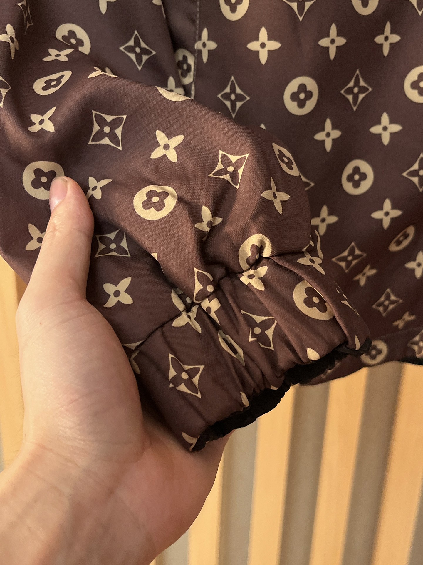 🌟🌟LV、2025新款男士休闲定制夹克外套。穿上简约干练的休闲外套，瞬间重回时髦霸气，又是活力满满的状态