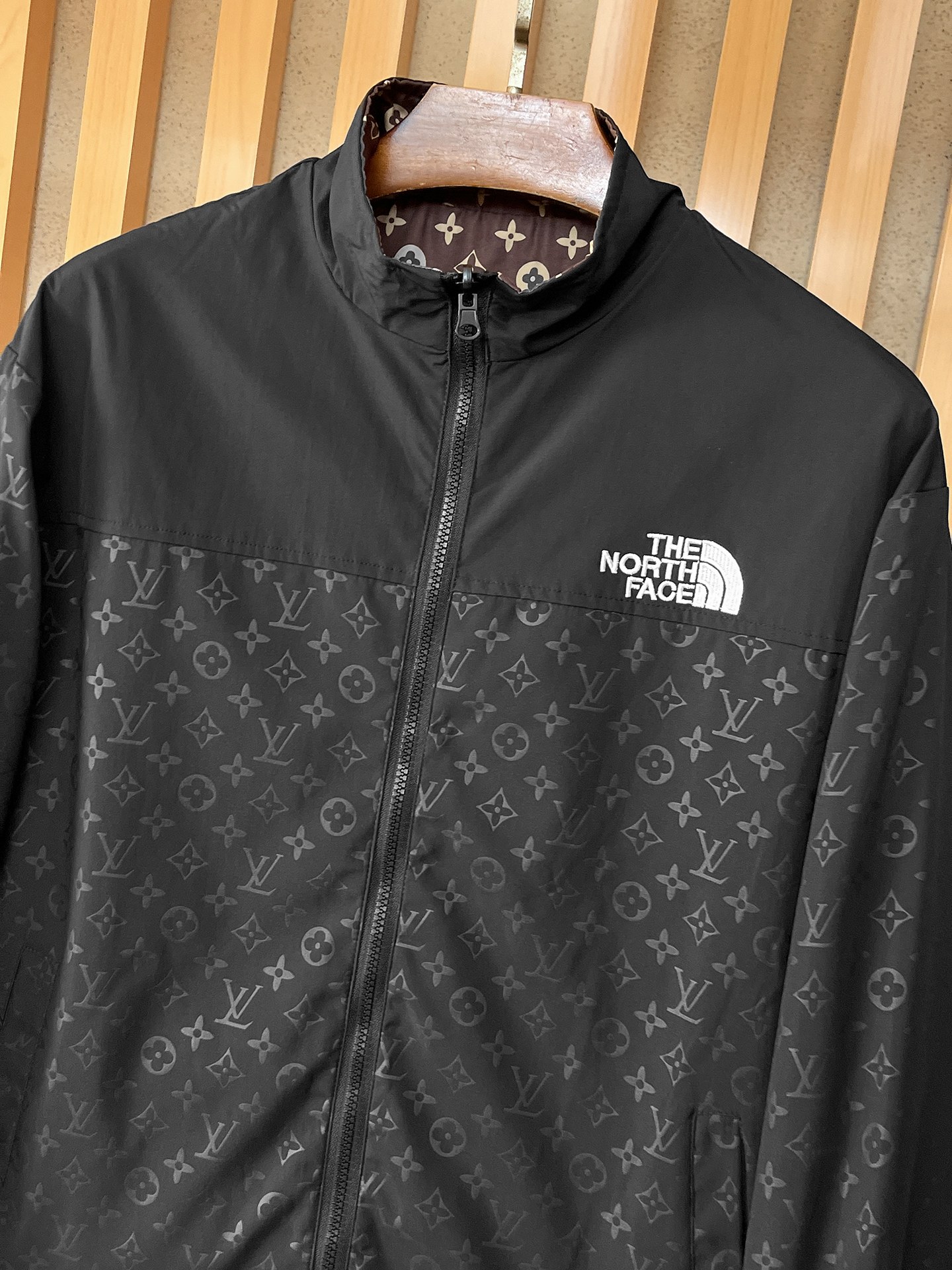 🌟🌟LV、2025新款男士休闲定制夹克外套。穿上简约干练的休闲外套，瞬间重回时髦霸气，又是活力满满的状态