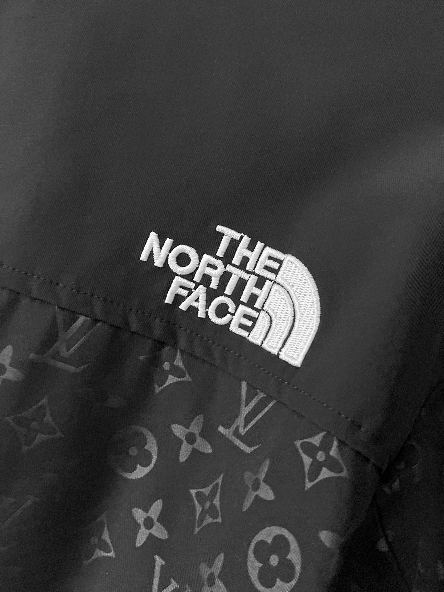 🌟🌟LV、2025新款男士休闲定制夹克外套。穿上简约干练的休闲外套，瞬间重回时髦霸气，又是活力满满的状态