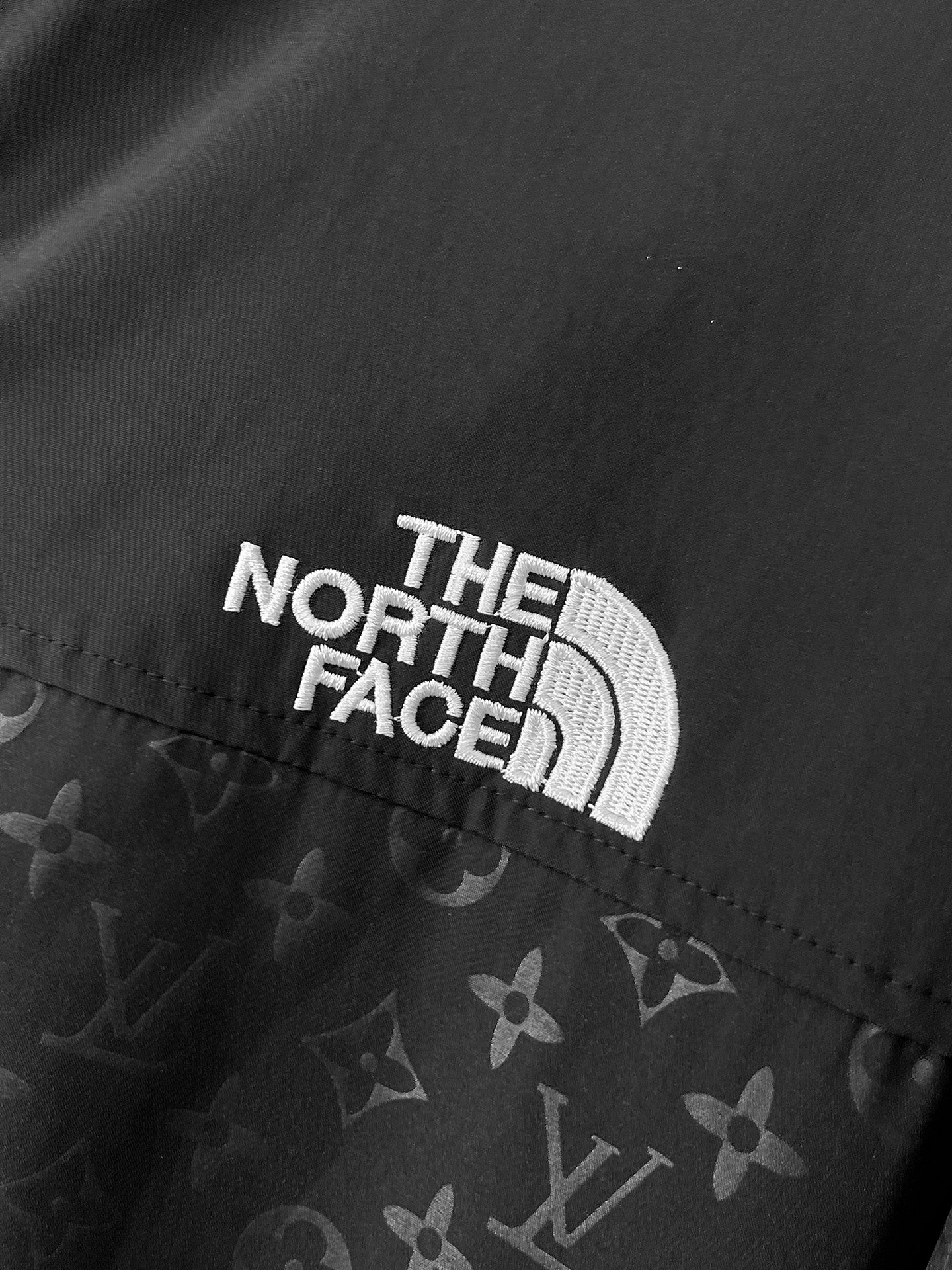 🌟🌟LV、2025新款男士休闲定制夹克外套。穿上简约干练的休闲外套，瞬间重回时髦霸气，又是活力满满的状态