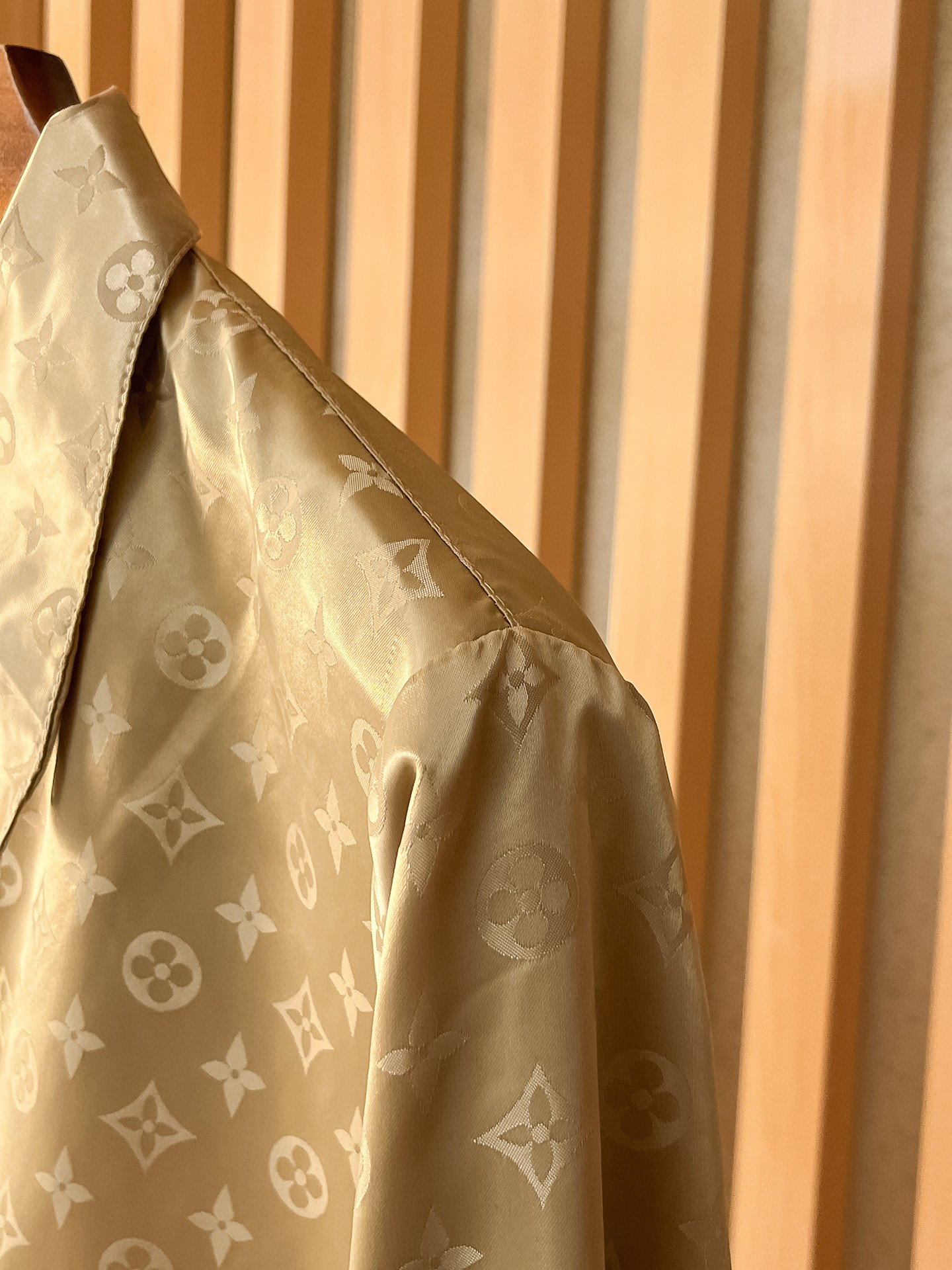 🌟🌟LV、2025新款男士休闲定制夹克外套。穿上简约干练的休闲外套，瞬间重回时髦霸气，又是活力满满的状态