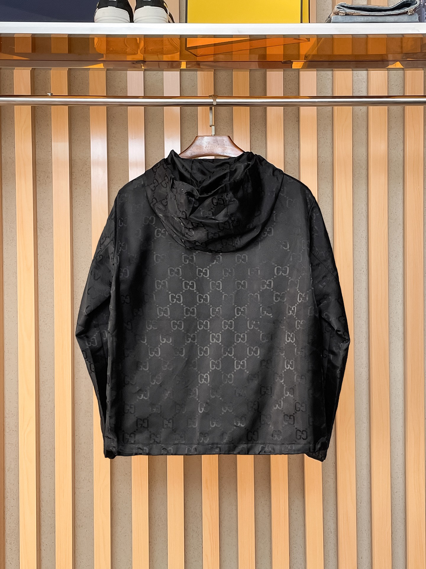 🌟🌟古奇、2025新款男士休闲定制夹克外套。穿上简约干练的休闲外套，瞬间重回时髦霸气，又是活力满满的状态