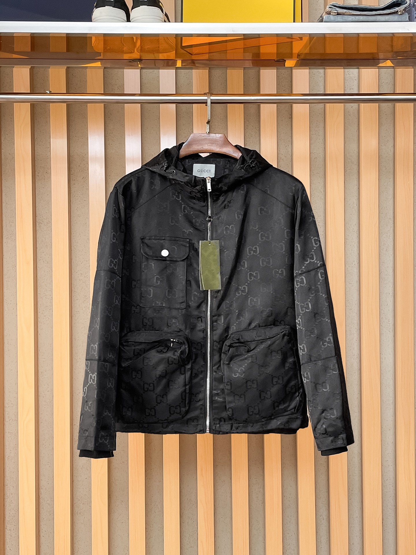 🌟🌟古奇、2025新款男士休闲定制夹克外套。穿上简约干练的休闲外套，瞬间重回时髦霸气，又是活力满满的状态