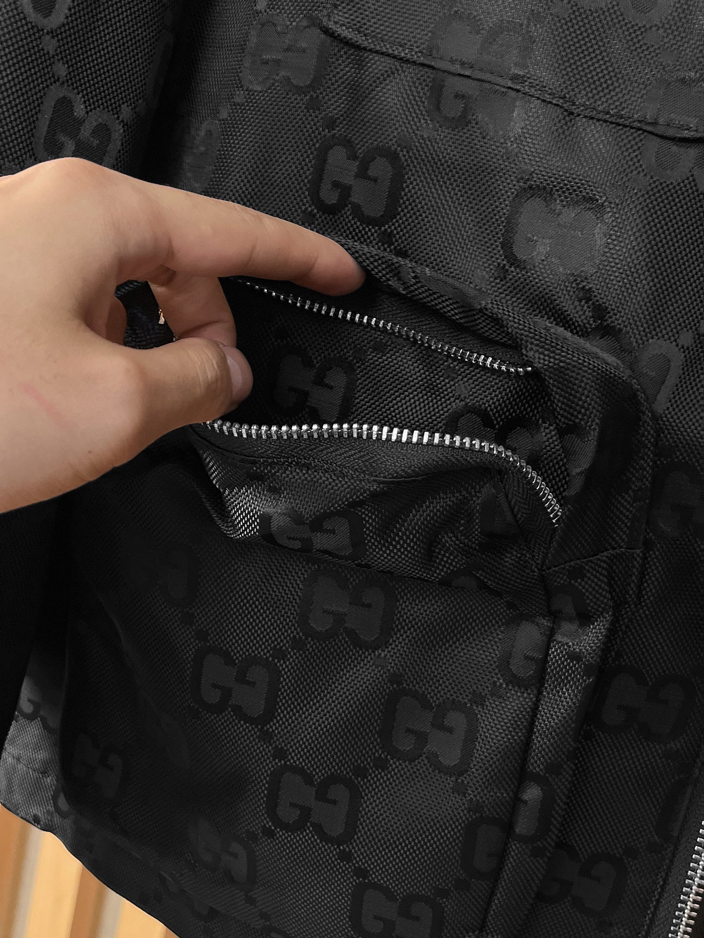 🌟🌟古奇、2025新款男士休闲定制夹克外套。穿上简约干练的休闲外套，瞬间重回时髦霸气，又是活力满满的状态