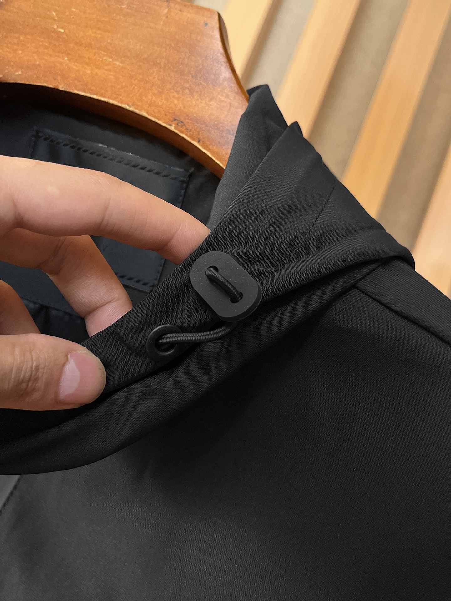 🌟🌟Prada、2025新款男士休闲定制夹克外套。穿上简约干练的休闲外套，瞬间重回时髦霸气，又是活力满满