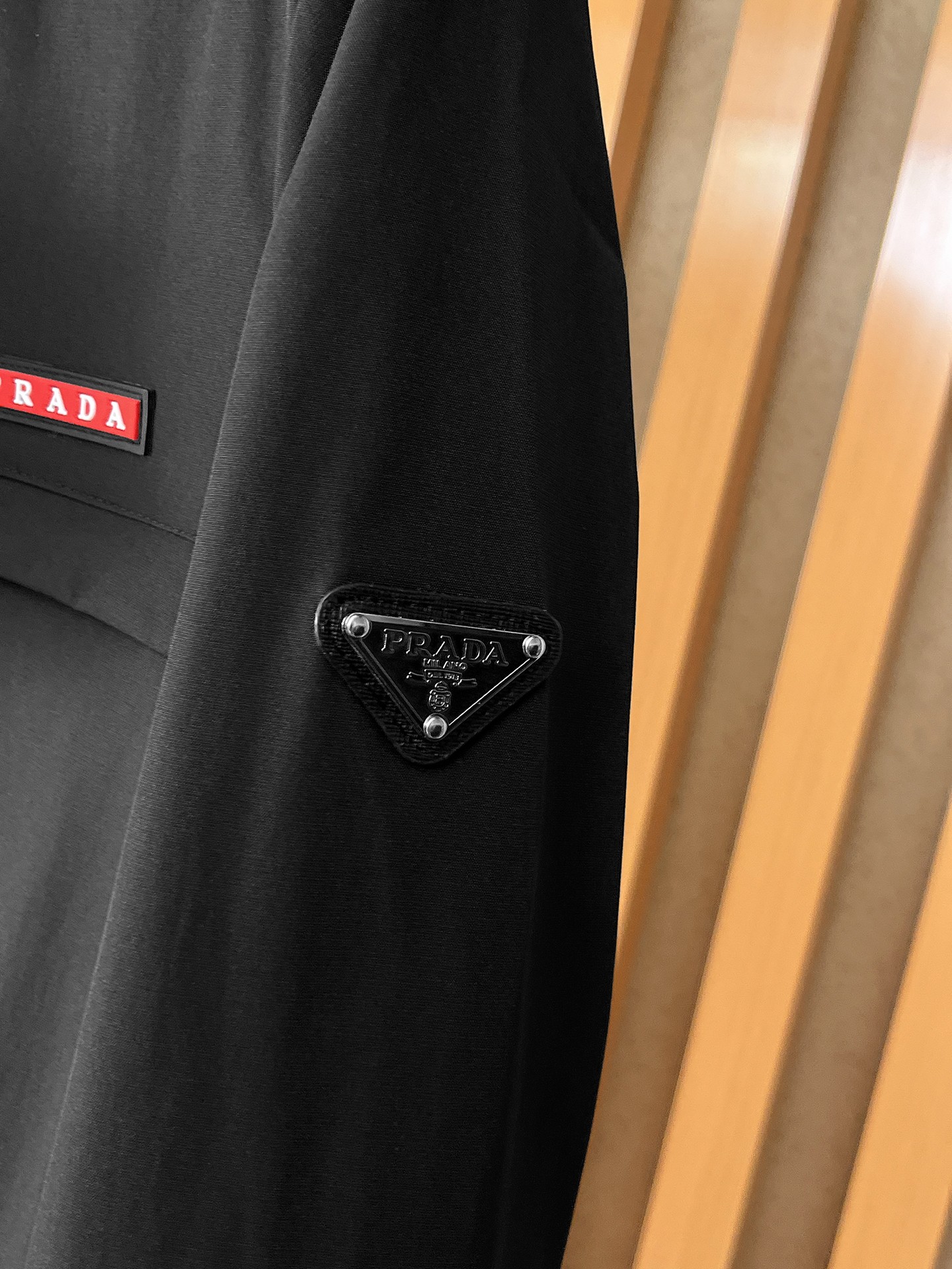 🌟🌟Prada、2025新款男士休闲定制夹克外套。穿上简约干练的休闲外套，瞬间重回时髦霸气，又是活力满满