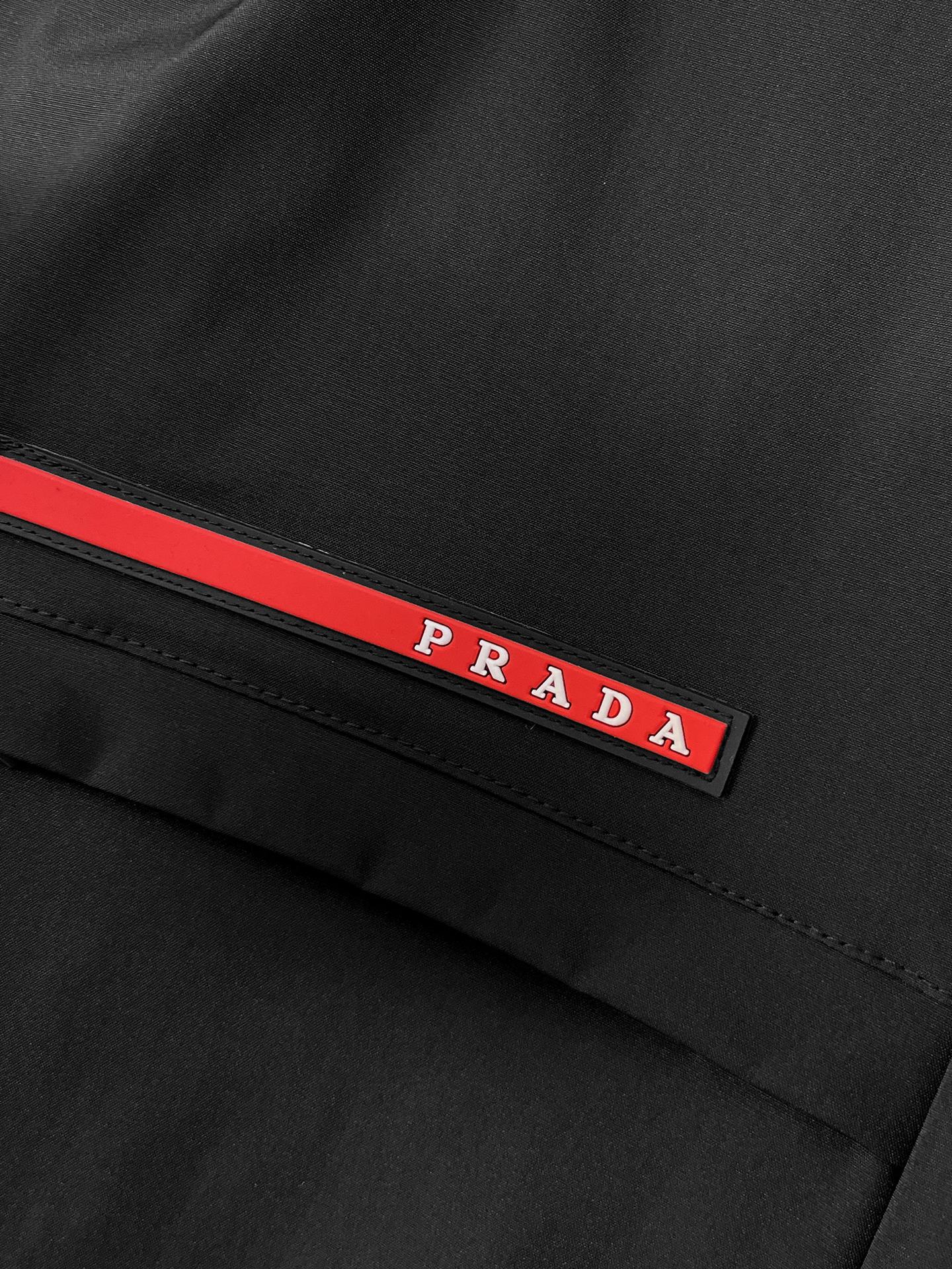 🌟🌟Prada、2025新款男士休闲定制夹克外套。穿上简约干练的休闲外套，瞬间重回时髦霸气，又是活力满满
