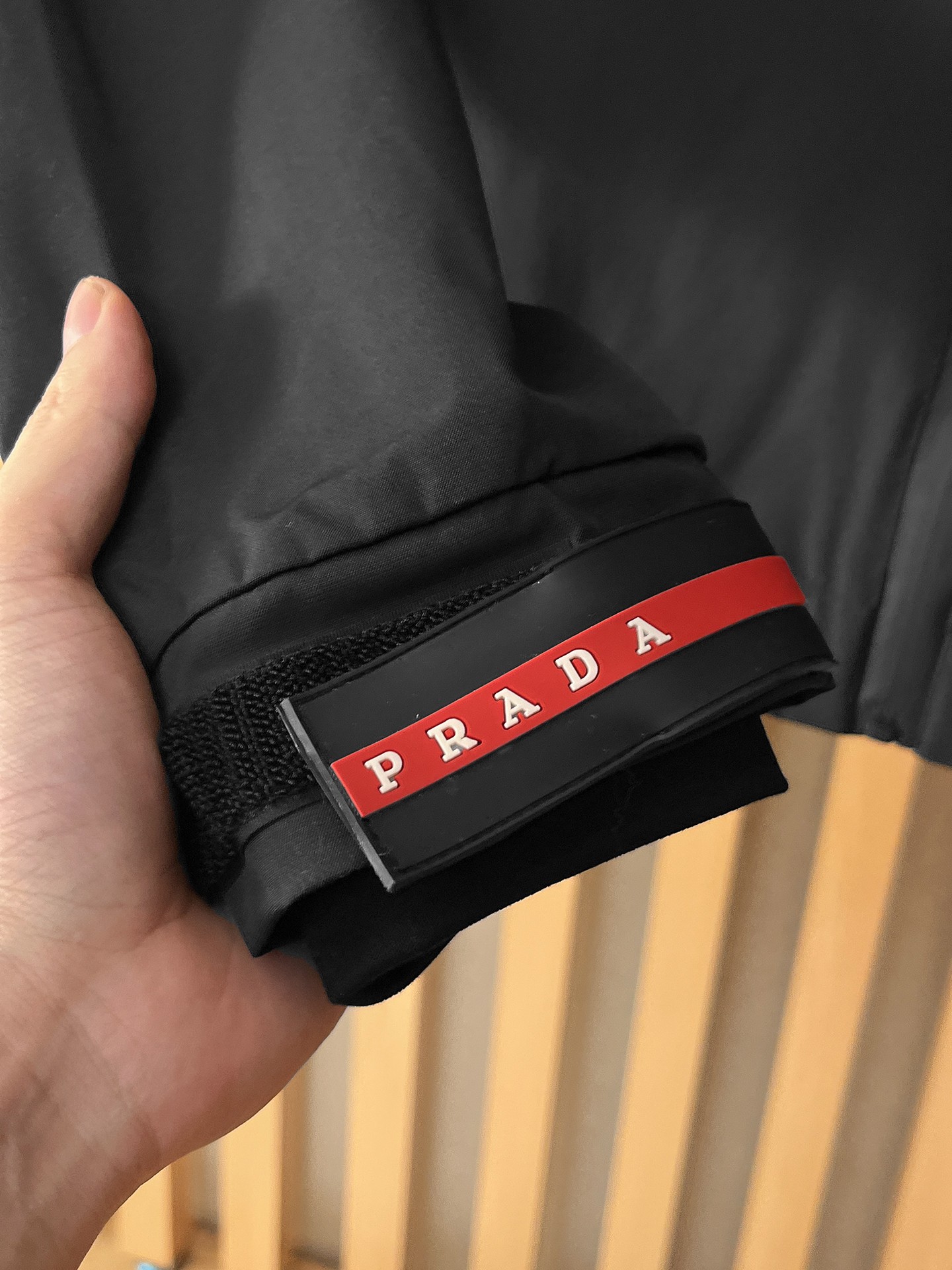 🌟🌟Prada、2025新款男士休闲定制夹克外套。穿上简约干练的休闲外套，瞬间重回时髦霸气，又是活力满满