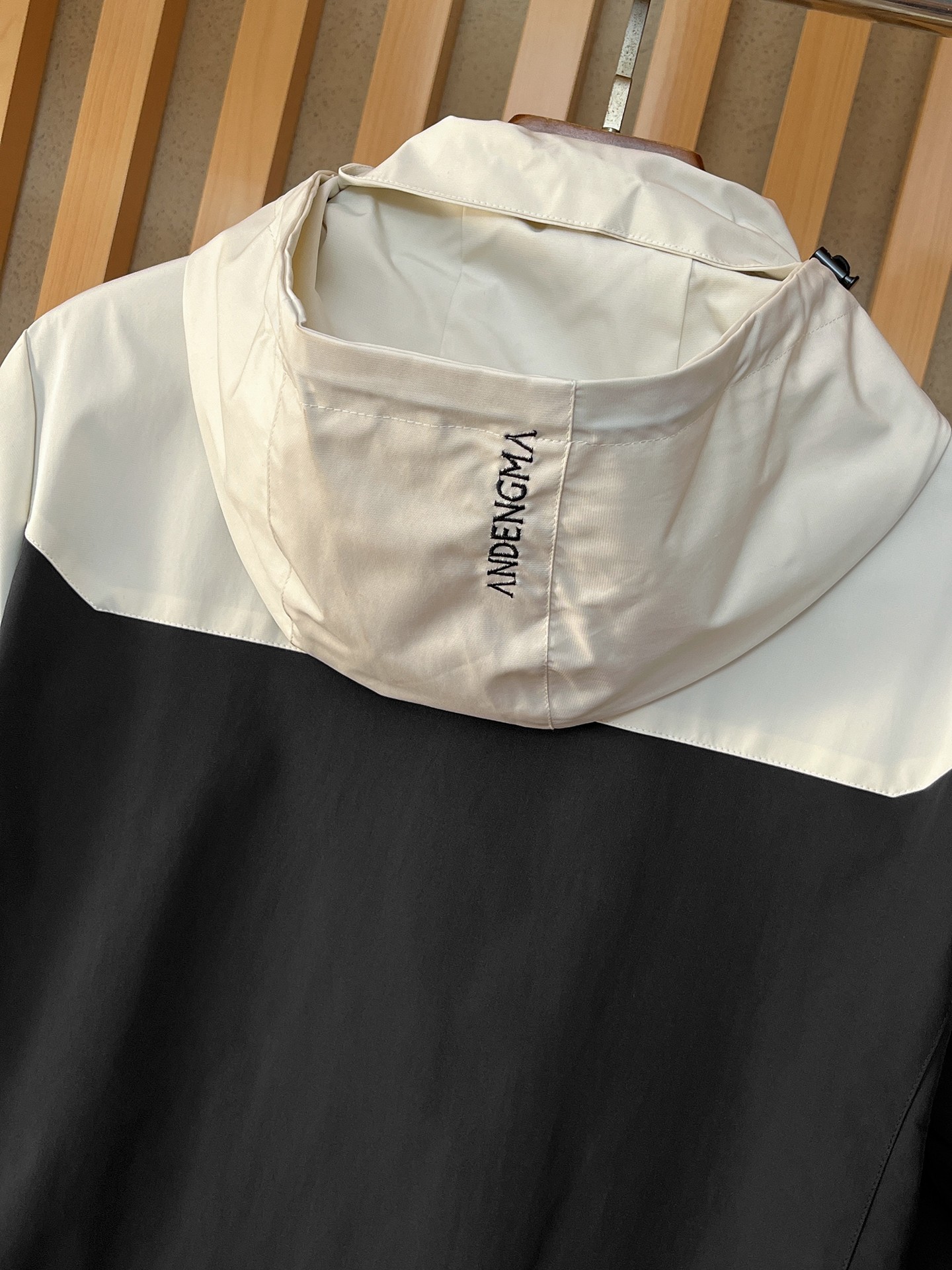 🌟🌟始祖鸟、2025新款男士休闲定制夹克外套。穿上简约干练的休闲外套，瞬间重回时髦霸气，又是活力满满的状