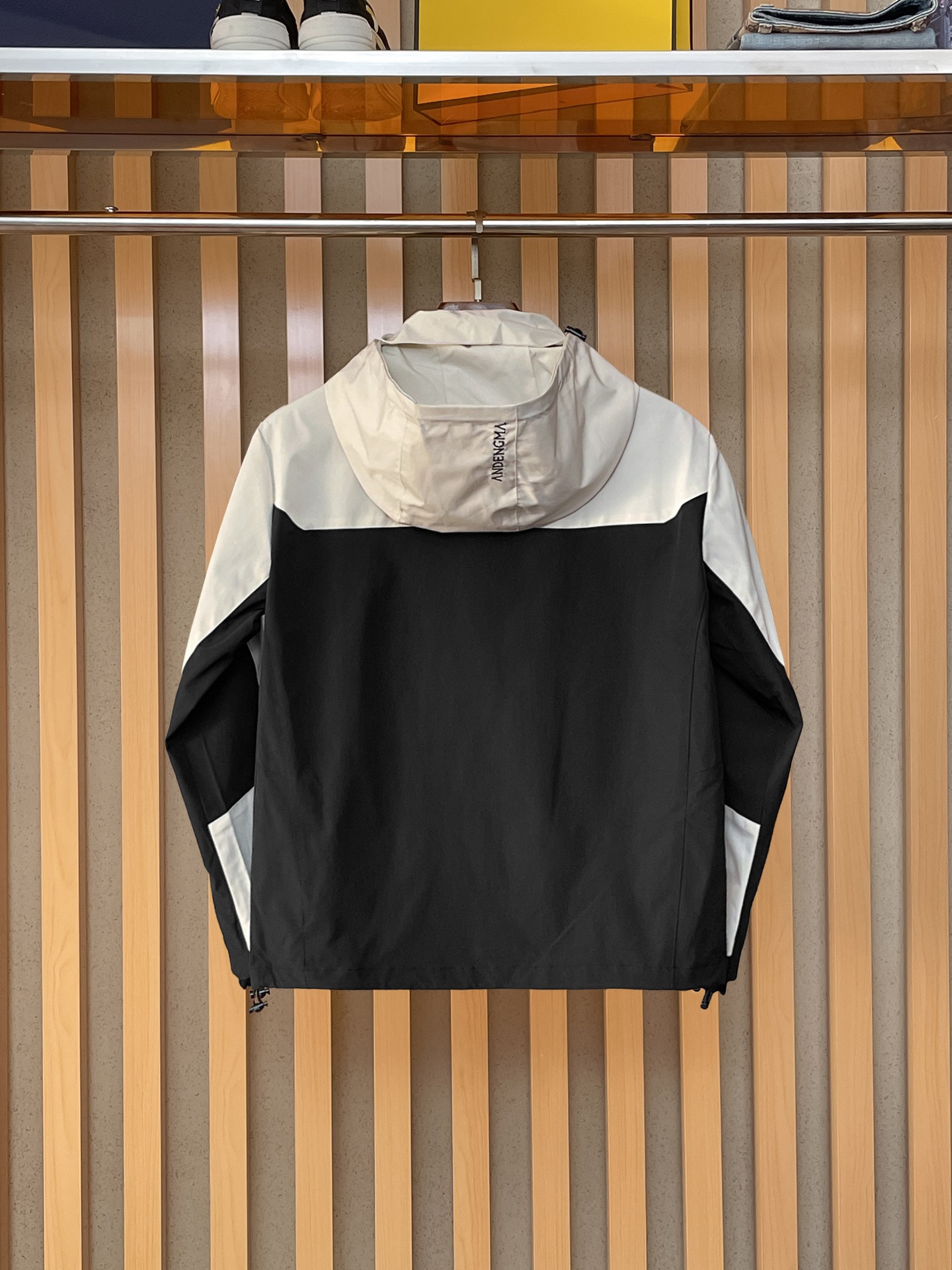 🌟🌟始祖鸟、2025新款男士休闲定制夹克外套。穿上简约干练的休闲外套，瞬间重回时髦霸气，又是活力满满的状