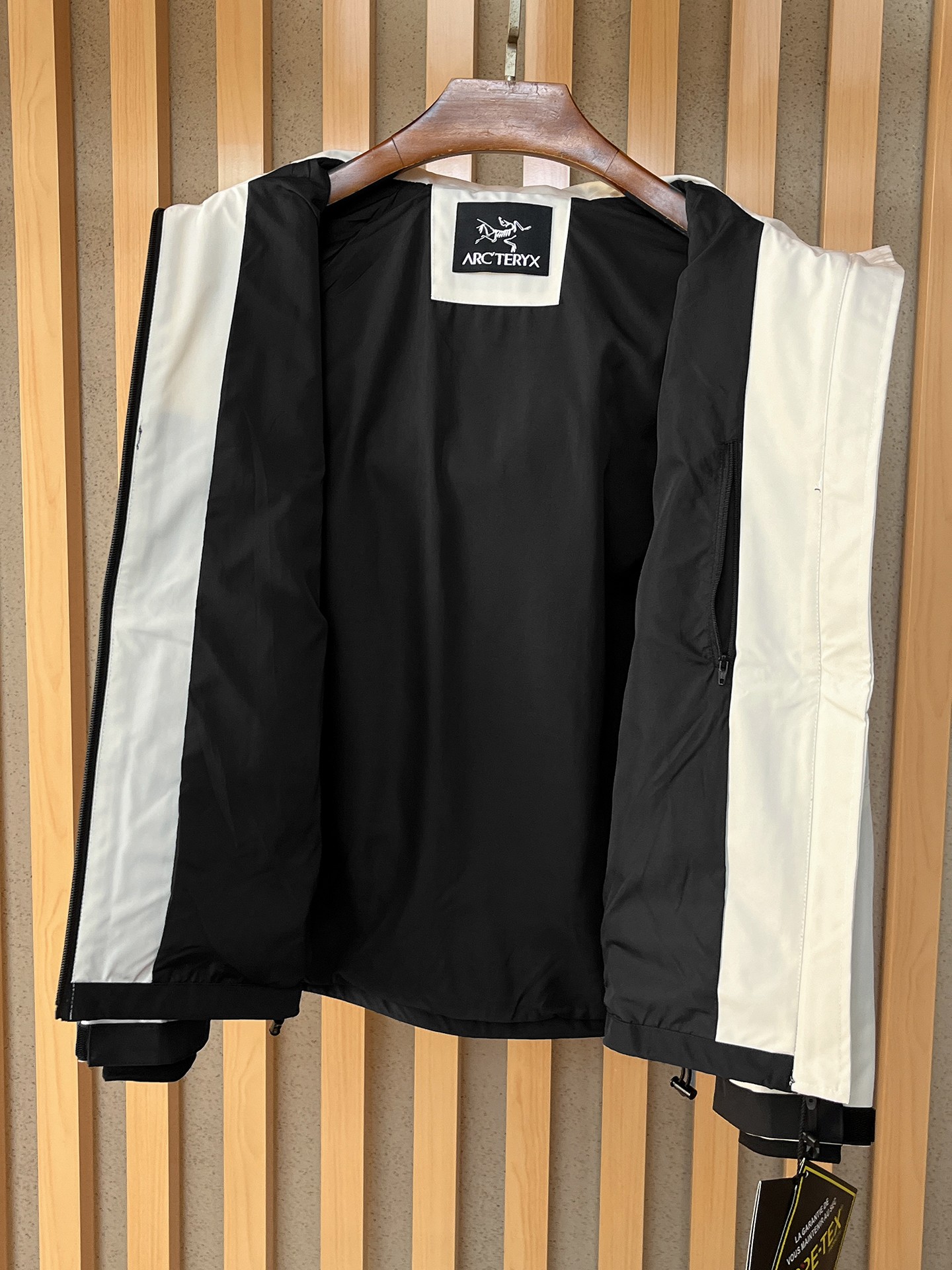 🌟🌟始祖鸟、2025新款男士休闲定制夹克外套。穿上简约干练的休闲外套，瞬间重回时髦霸气，又是活力满满的状