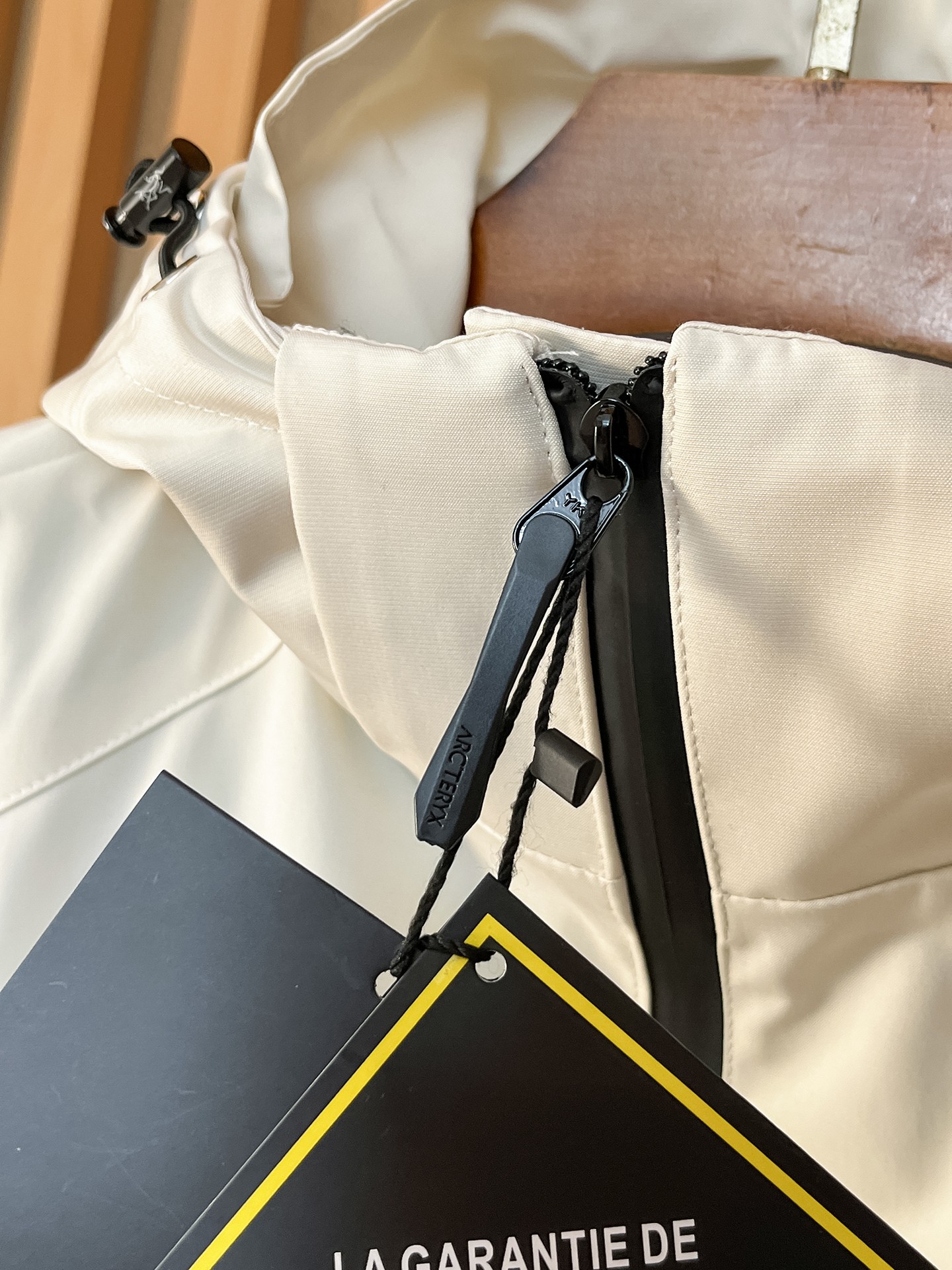 🌟🌟始祖鸟、2025新款男士休闲定制夹克外套。穿上简约干练的休闲外套，瞬间重回时髦霸气，又是活力满满的状