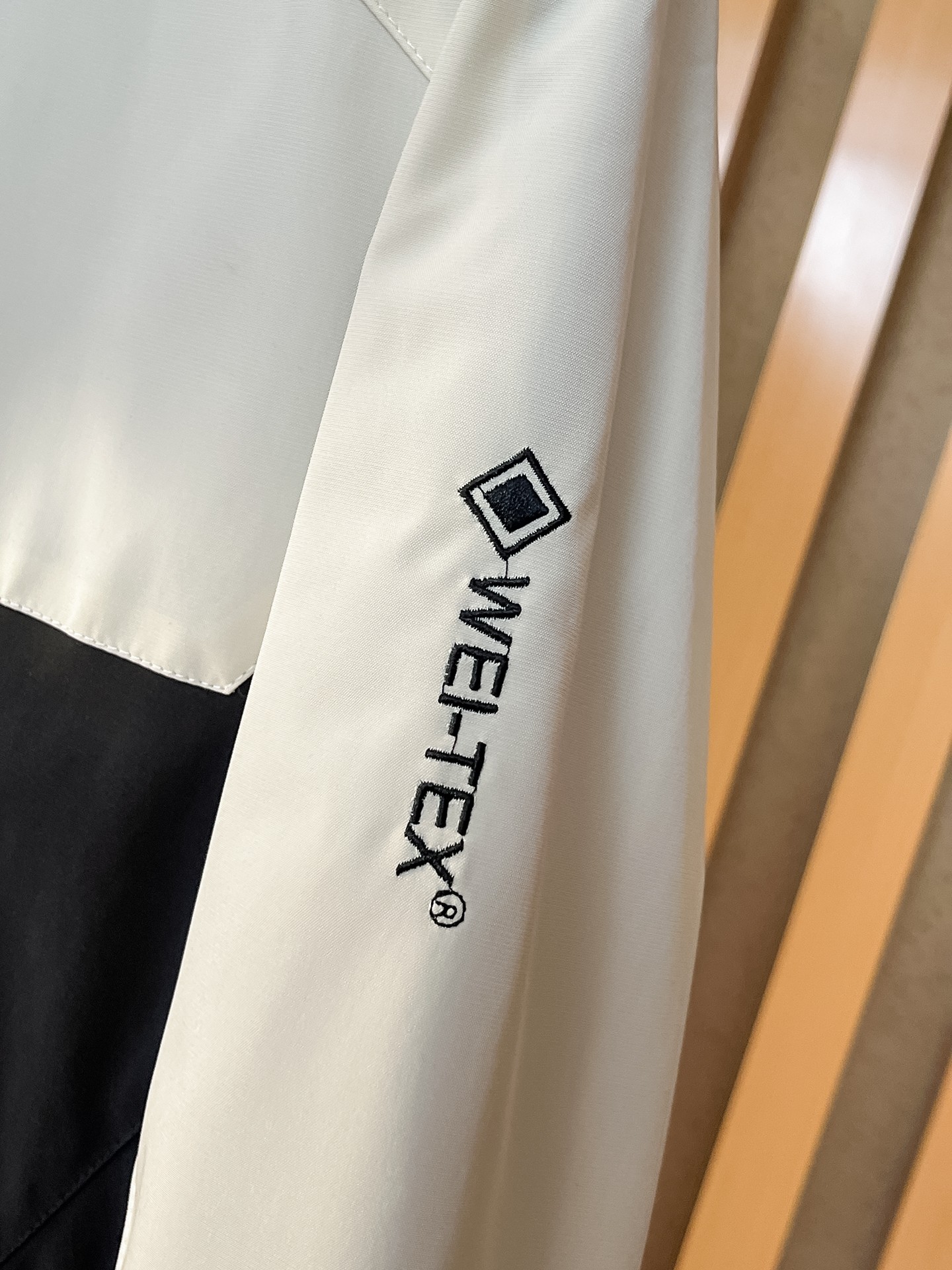 🌟🌟始祖鸟、2025新款男士休闲定制夹克外套。穿上简约干练的休闲外套，瞬间重回时髦霸气，又是活力满满的状