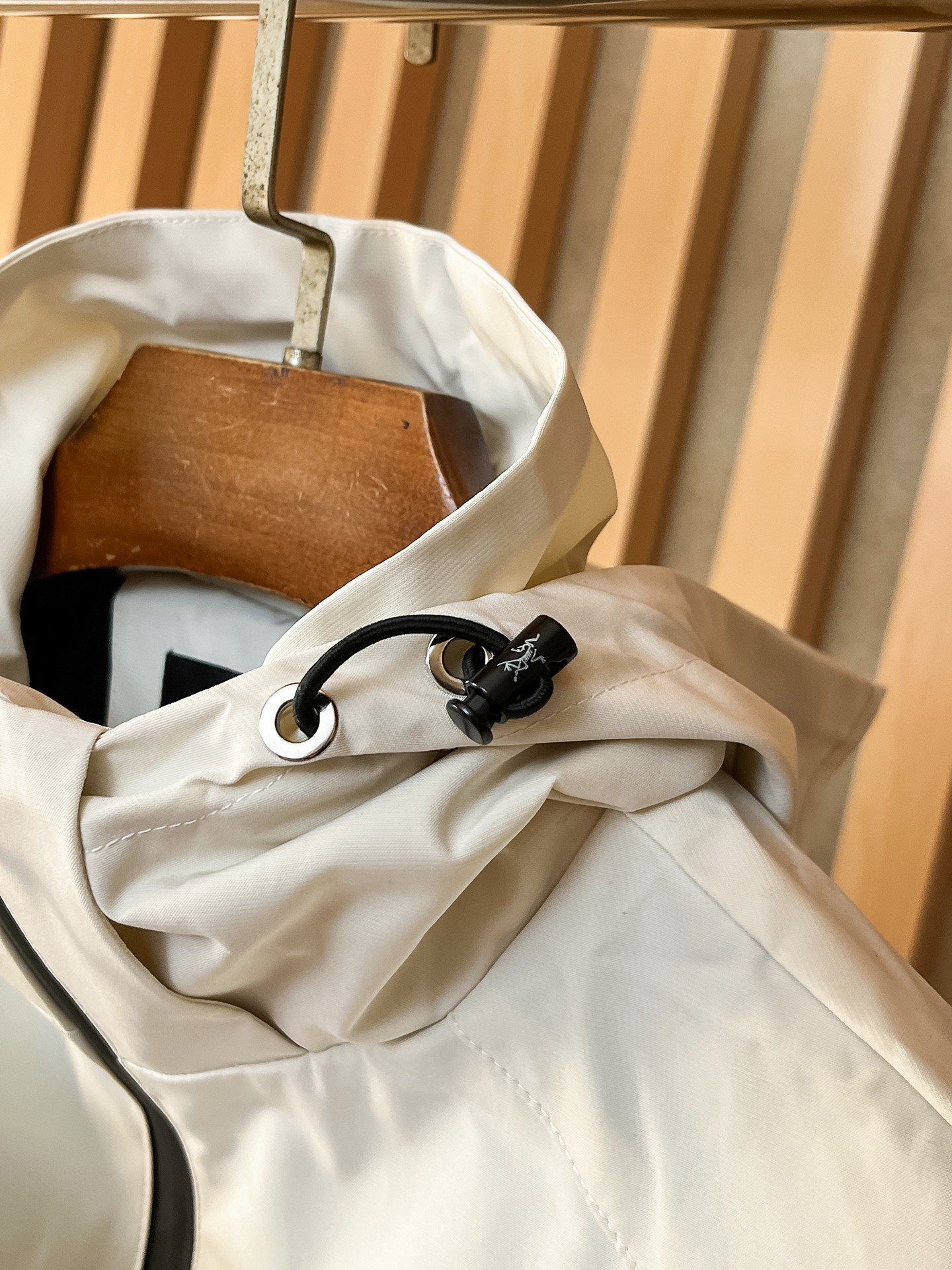 🌟🌟始祖鸟、2025新款男士休闲定制夹克外套。穿上简约干练的休闲外套，瞬间重回时髦霸气，又是活力满满的状