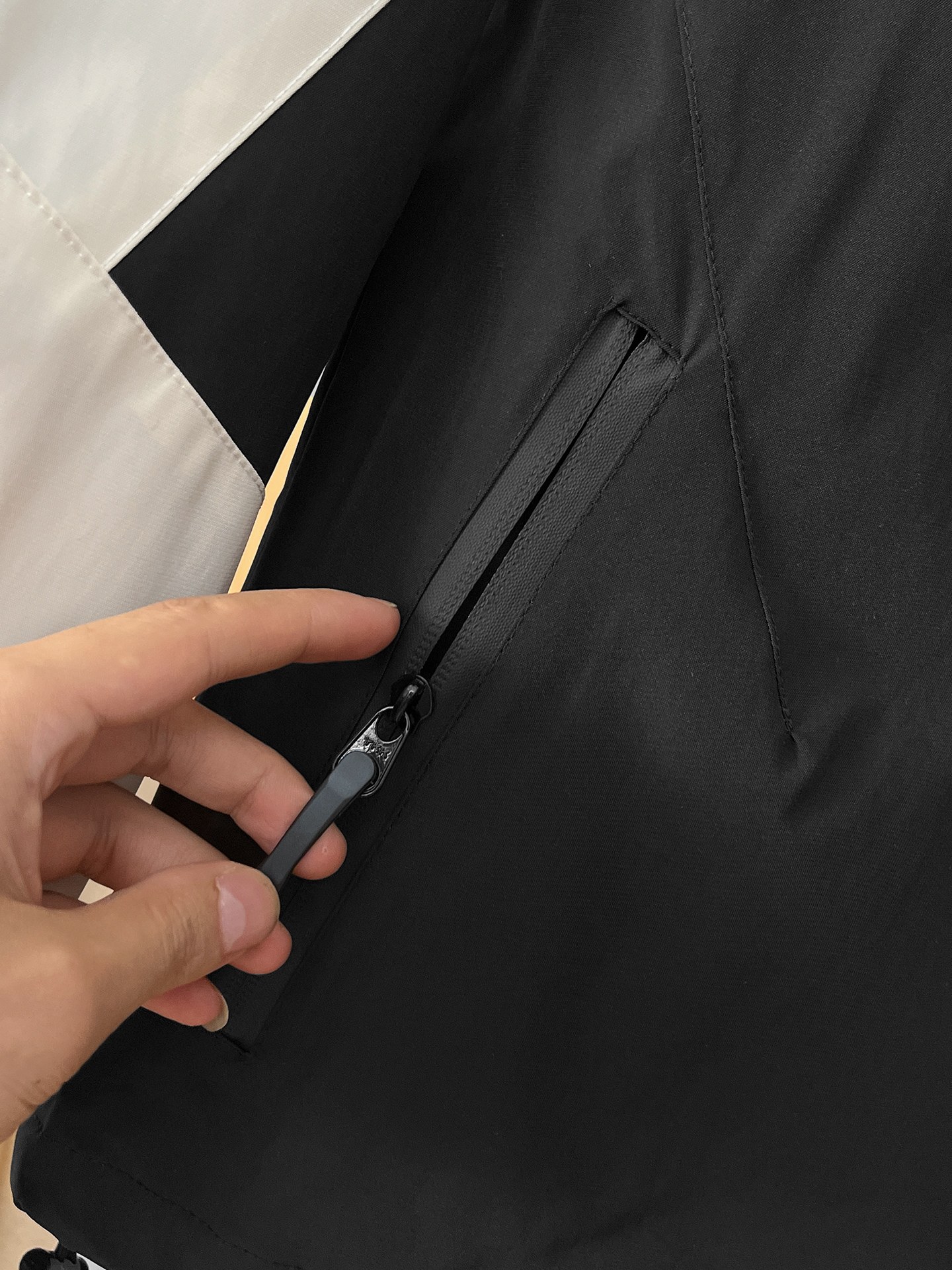 🌟🌟始祖鸟、2025新款男士休闲定制夹克外套。穿上简约干练的休闲外套，瞬间重回时髦霸气，又是活力满满的状