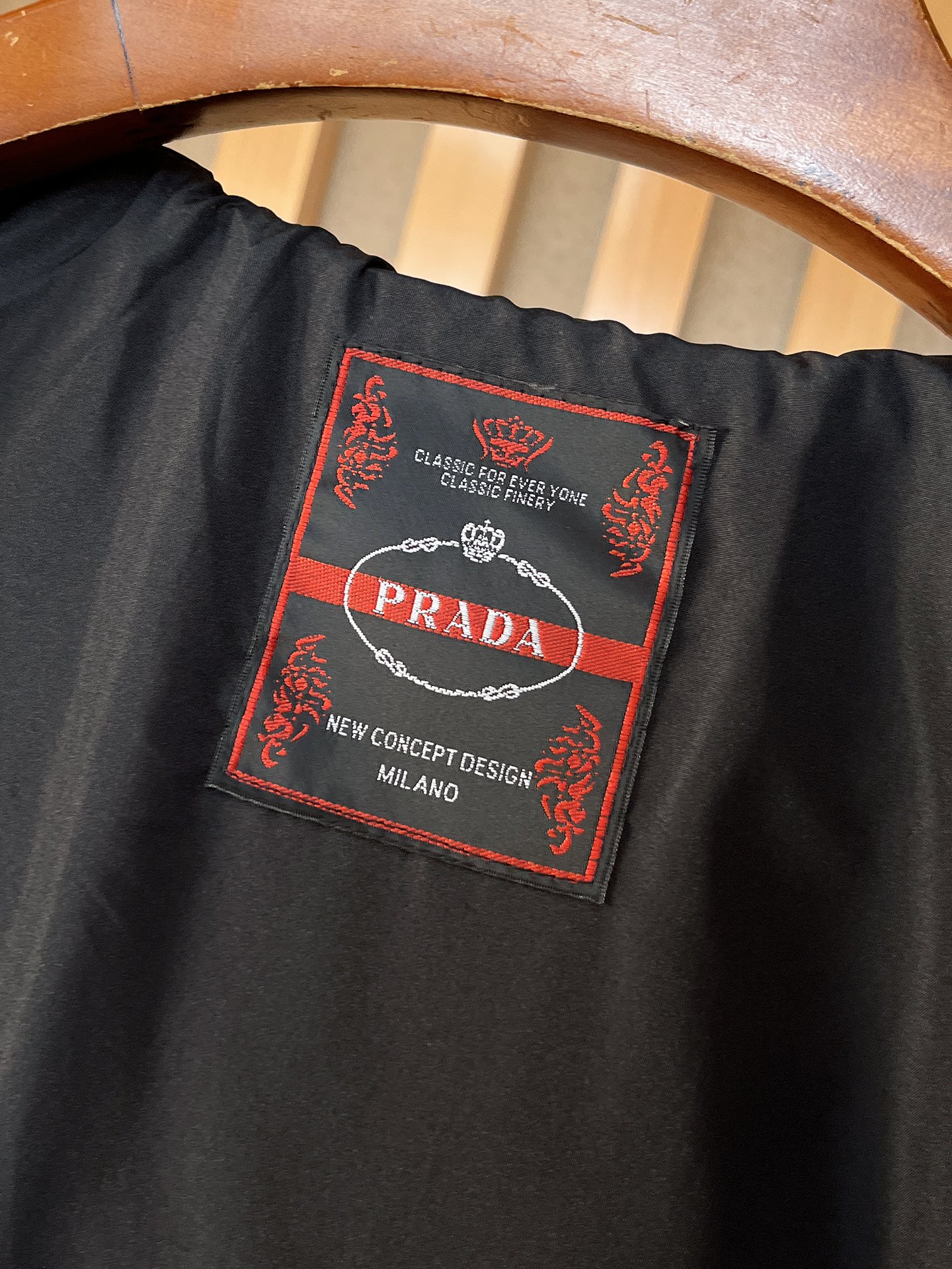 🌟🌟Prada、2025新款男士休闲定制夹克外套。穿上简约干练的休闲外套，瞬间重回时髦霸气，又是活力满满