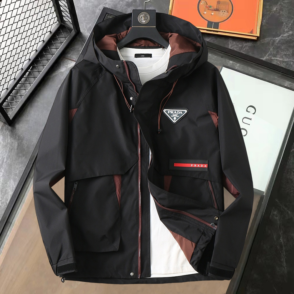 NO:595210,Same style on Prada official website, on sale in advance!  2025ss new autumn men's jacket, original single three-standard high-end version!  With hidden hood, custom-made fabrics at the counter, highly breathable and comfortable, impeccable details, brand element design concept, reflecting high quality. It feels delicate and soft!  It presents a casual cut and the upper body shape is awesome!  Size M～3XL, maximum wear is 195kg.,,prada,jackets & coats,jackets & coats,hats,alexander wang19860909普拉达官网同款,提前发售！2025ss开 秋新款男士夹克外套,原单三标齐全高端版本！带隐藏帽,专柜定制面料 透气舒适度高,细节无可挑剔,品牌元素设计理念,体现高品质.手感细腻柔软！呈现休闲裁剪,上身版型超赞！码数M～3XL,最大穿195斤.,,prada,jackets & coats,jackets & coats,hats,alexander wang,Men's clothing