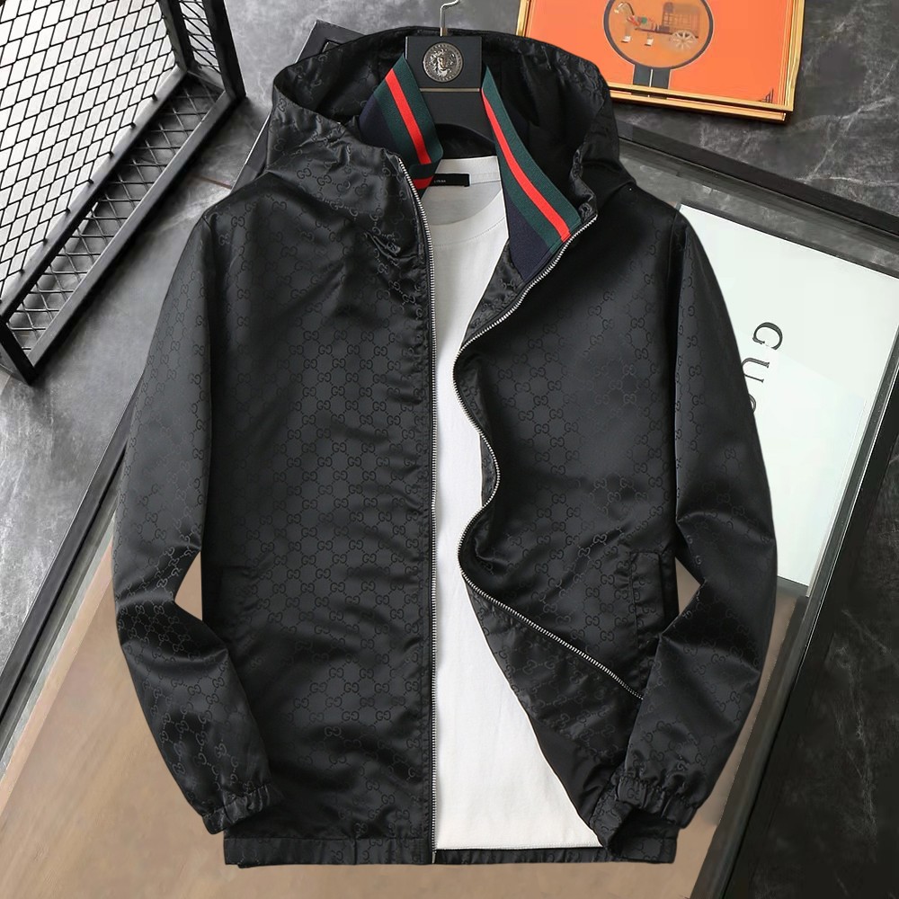 NO:758912,The same style on Gucci’s official website, on sale in advance!  2026ss new spring men's jacket, original single three-standard high-end version!  With hidden hood, custom-made fabrics at the counter, highly breathable and comfortable, impeccable details, brand element design concept, reflecting high quality. It feels delicate and soft!  It presents a casual cut and the upper body shape is awesome!  Size M～3XL, maximum wearing capacity is 195 catties.,,jackets & coats,jackets & coats,hats,19860909古奇官网同款,提前发售！2026ss开 春新款男士夹克外套,原单三标齐全高端版本！带隐藏帽,专柜定制面料 透气舒适度高,细节无可挑剔,品牌元素设计理念,体现高品质.手感细腻柔软！呈现休闲裁剪,上身版型超赞！码数M～3XL,最大穿195斤.,,jackets & coats,jackets & coats,hats,,Men's clothing