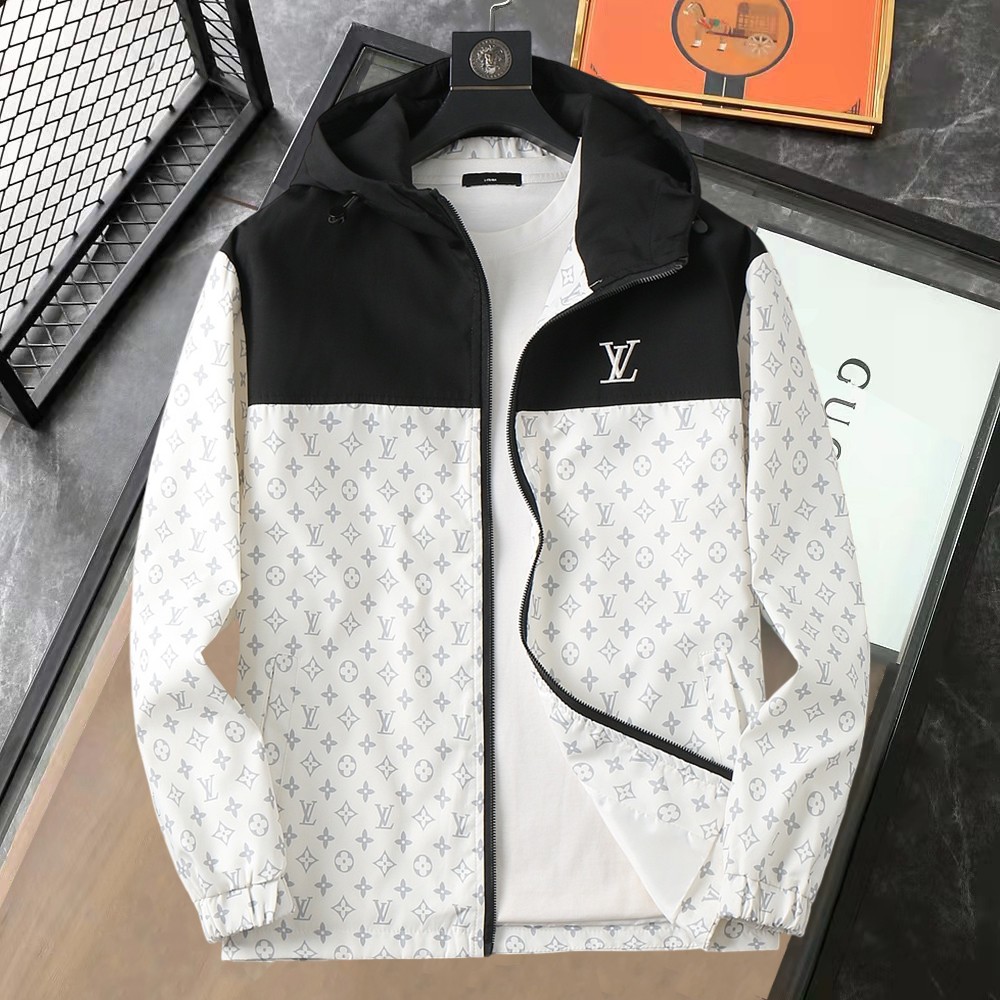 NO:758941,Same style on LV official website, on sale in advance!  2026ss new spring men's jacket, original single three-standard high-end version!  With hidden hood, custom-made fabrics at the counter, highly breathable and comfortable, impeccable details, brand element design concept, reflecting high quality. It feels delicate and soft!  It presents a casual cut and the upper body shape is awesome!  Size M～3XL, maximum wear is 195kg.,,louis vuitton,jackets & coats,jackets & coats,hats,19860909LV官网同款,提前发售！2026ss开 春新款男士夹克外套,原单三标齐全高端版本！带隐藏帽,专柜定制面料 透气舒适度高,细节无可挑剔,品牌元素设计理念,体现高品质.手感细腻柔软！呈现休闲裁剪,上身版型超赞！码数M～3XL,最大穿195斤.,,louis vuitton,jackets & coats,jackets & coats,hats,,Men's clothing