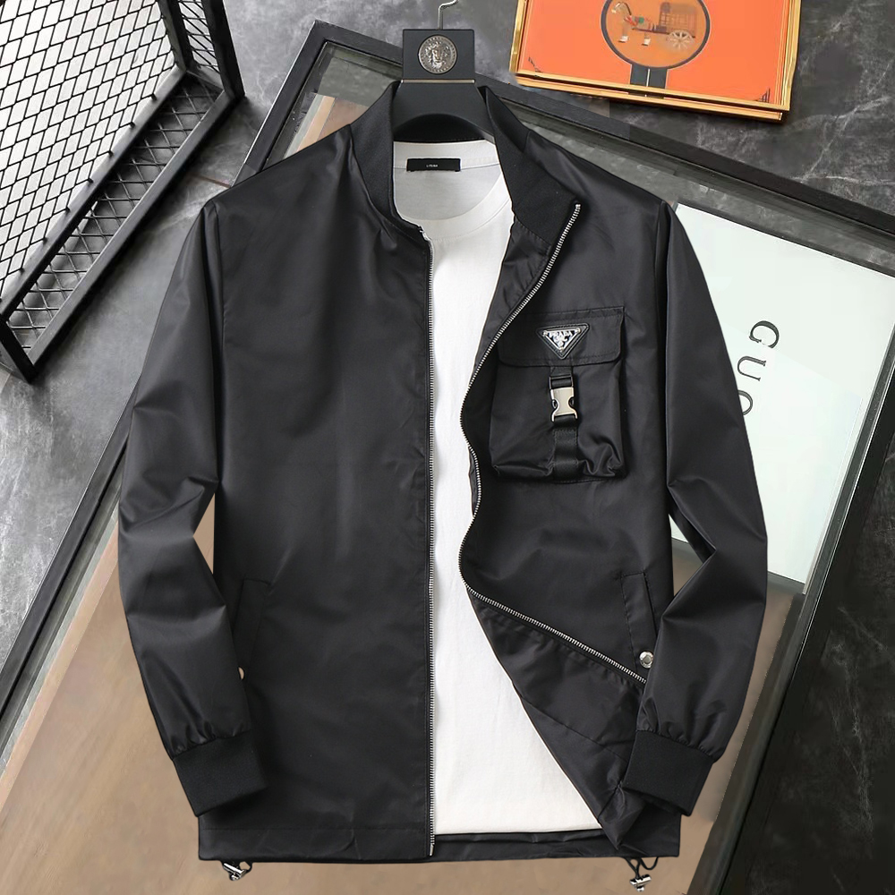 NO:758954,Same style on Prada official website, on sale in advance!  2026ss new spring men's jacket, original single three-standard high-end version!  With hidden hood, custom-made fabrics at the counter, highly breathable and comfortable, impeccable details, brand element design concept, reflecting high quality. It feels delicate and soft!  It presents a casual cut and the upper body shape is awesome!  Size M～3XL, maximum wearing capacity is 195 catties.,,prada,jackets & coats,jackets & coats,hats,19860909普拉达官网同款,提前发售！2026ss开 春新款男士夹克外套,原单三标齐全高端版本！带隐藏帽,专柜定制面料 透气舒适度高,细节无可挑剔,品牌元素设计理念,体现高品质.手感细腻柔软！呈现休闲裁剪,上身版型超赞！码数M～3XL,最大穿195斤.,,prada,jackets & coats,jackets & coats,hats,,Men's clothing