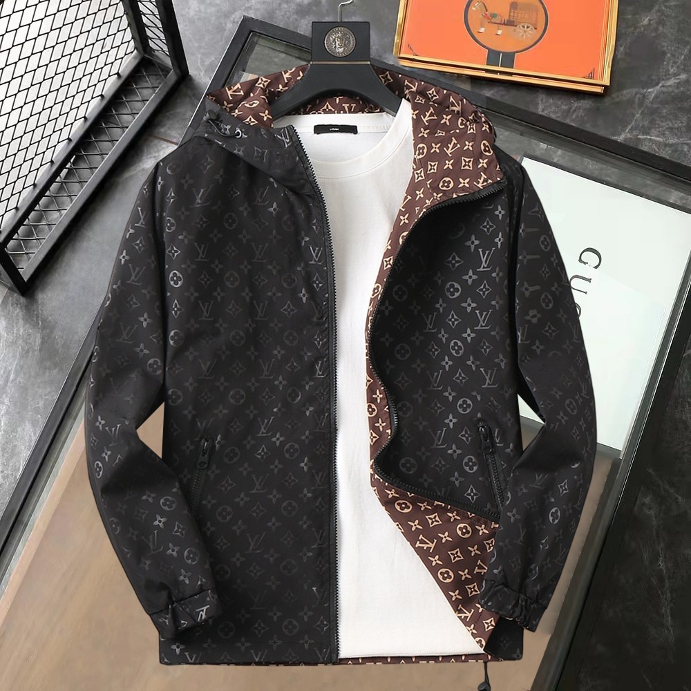 NO:758913,Same style on LV official website, on sale in advance!  2026ss new spring men's jacket, original single three-standard high-end version!  With hidden hood, custom-made fabrics at the counter, highly breathable and comfortable, impeccable details, brand element design concept, reflecting high quality. It feels delicate and soft!  It presents a casual cut and the upper body shape is awesome!  Size M～3XL, maximum wear is 195kg.,,louis vuitton,jackets & coats,jackets & coats,hats,19860909LV官网同款,提前发售！2026ss开 春新款男士夹克外套,原单三标齐全高端版本！带隐藏帽,专柜定制面料 透气舒适度高,细节无可挑剔,品牌元素设计理念,体现高品质.手感细腻柔软！呈现休闲裁剪,上身版型超赞！码数M～3XL,最大穿195斤.,,louis vuitton,jackets & coats,jackets & coats,hats,,Men's clothing