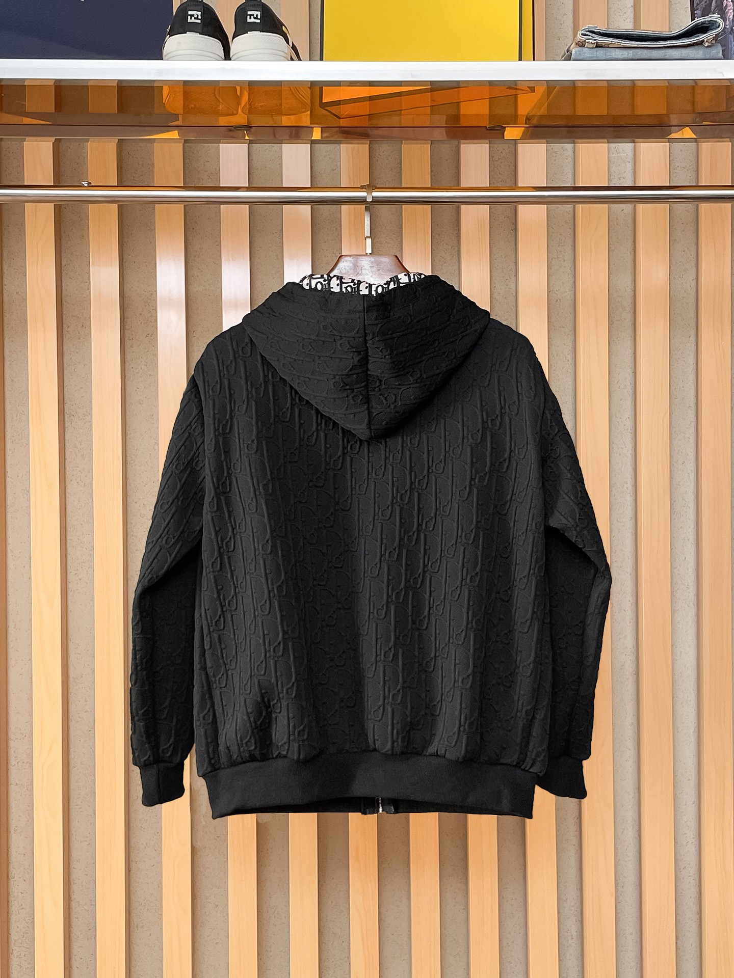 🌟🌟迪奥、2025新款男士休闲定制夹克外套。穿上简约干练的休闲外套，瞬间重回时髦霸气，又是活力满满的状态