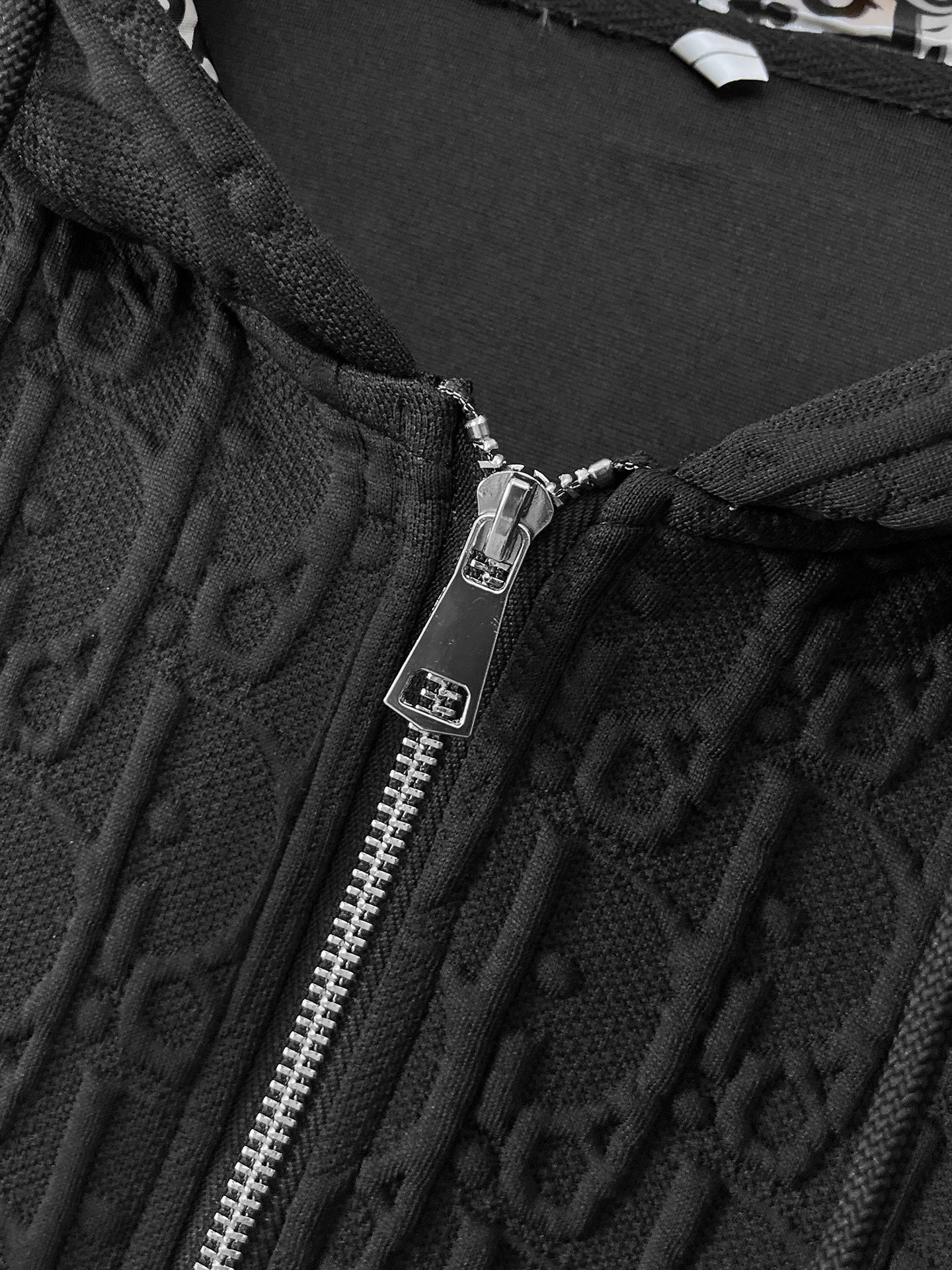 🌟🌟迪奥、2025新款男士休闲定制夹克外套。穿上简约干练的休闲外套，瞬间重回时髦霸气，又是活力满满的状态