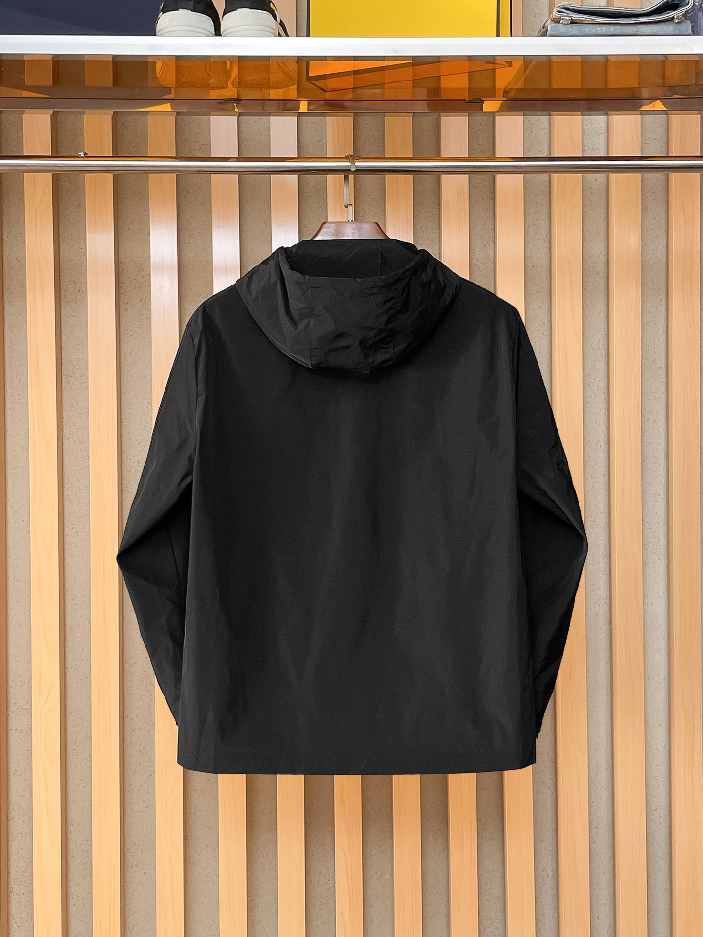 🌟🌟Prada、2025新款男士休闲定制夹克外套。穿上简约干练的休闲外套，瞬间重回时髦霸气，又是活力满满