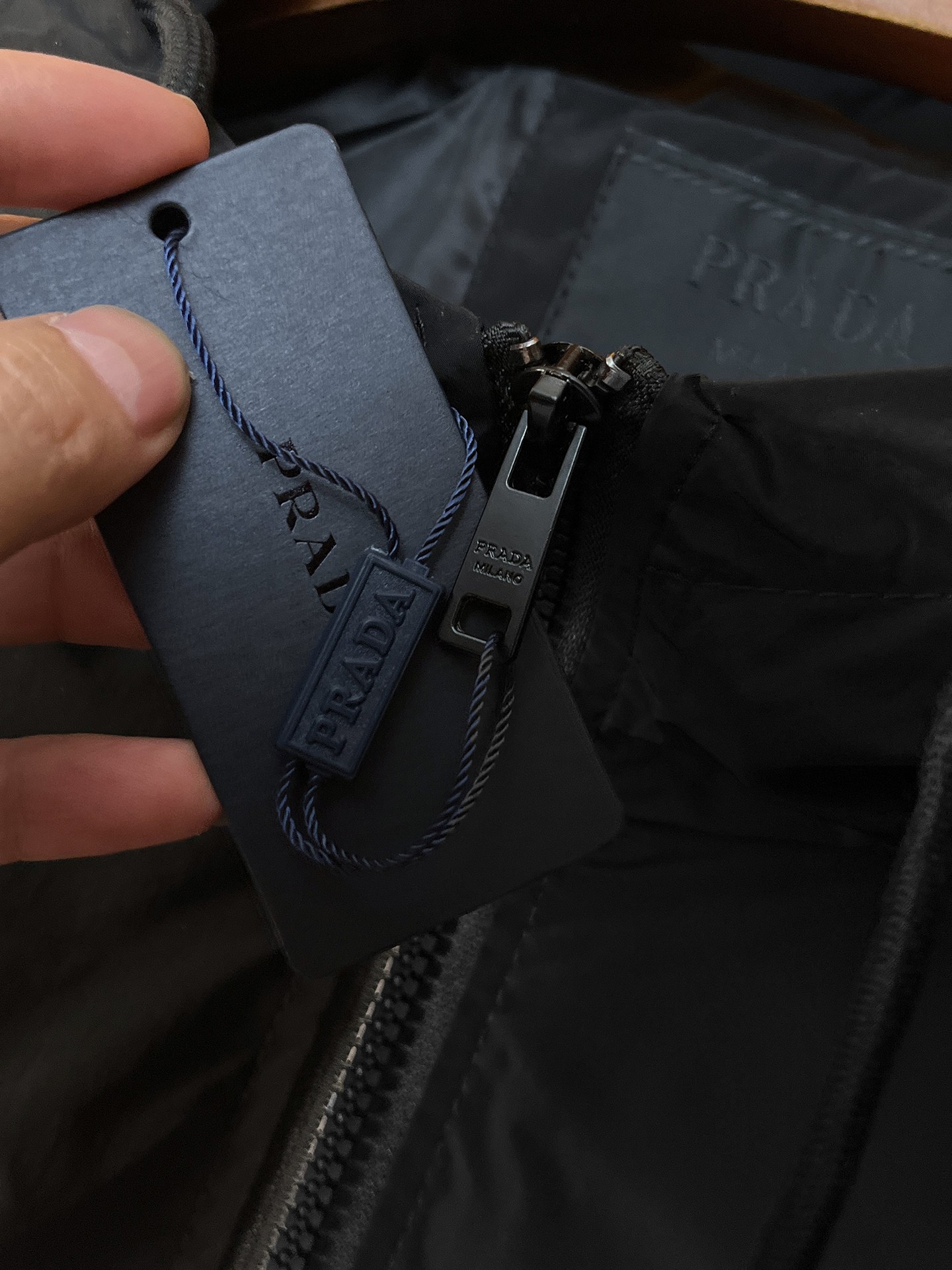 🌟🌟Prada、2025新款男士休闲定制夹克外套。穿上简约干练的休闲外套，瞬间重回时髦霸气，又是活力满满