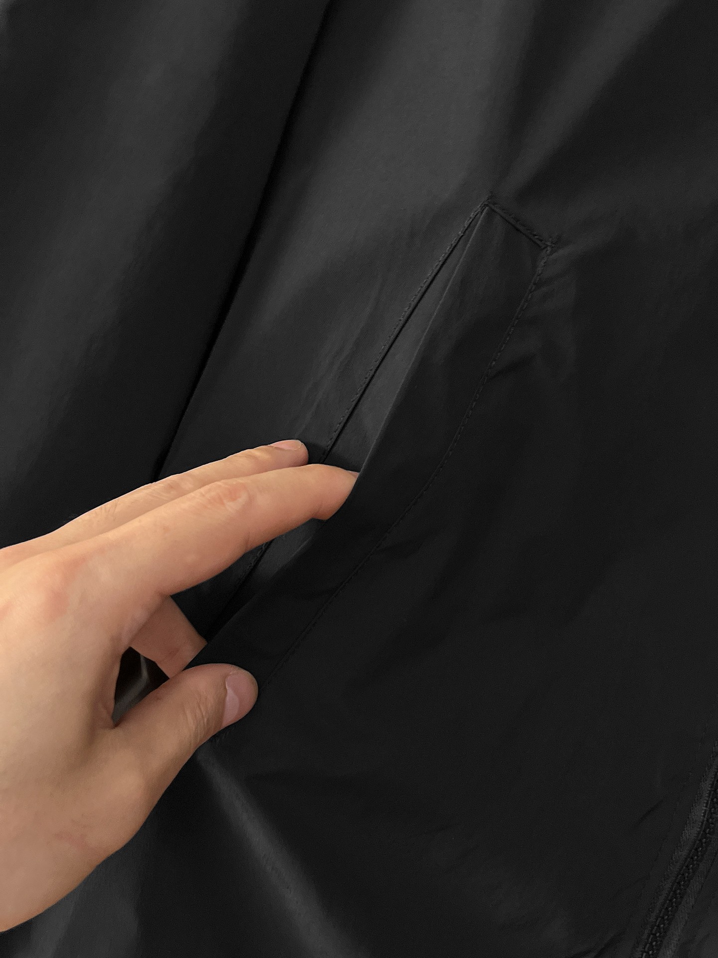 🌟🌟Prada、2025新款男士休闲定制夹克外套。穿上简约干练的休闲外套，瞬间重回时髦霸气，又是活力满满