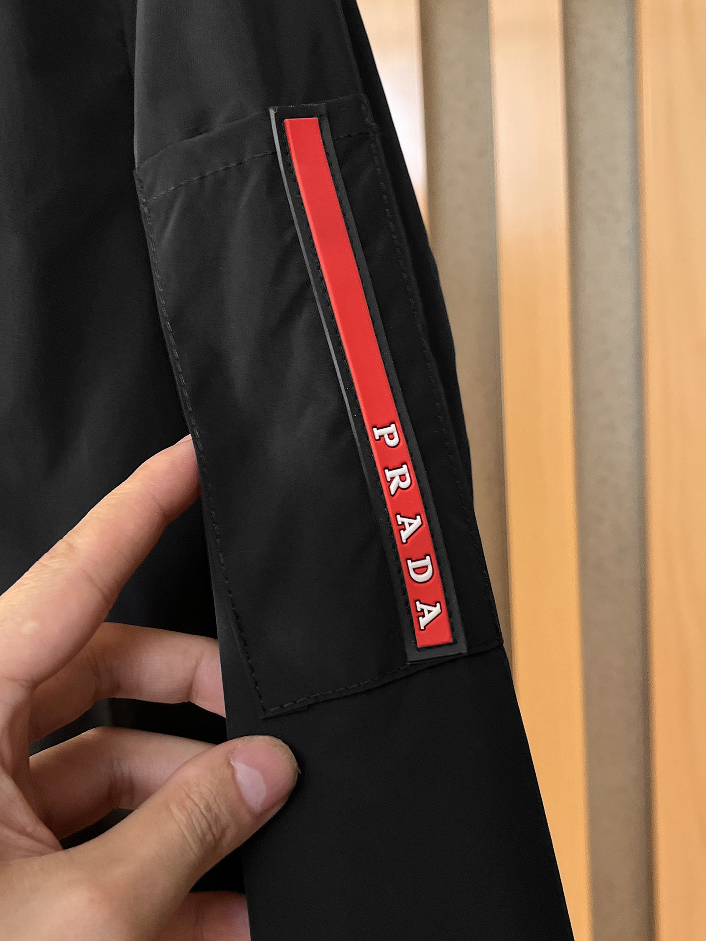 🌟🌟Prada、2025新款男士休闲定制夹克外套。穿上简约干练的休闲外套，瞬间重回时髦霸气，又是活力满满