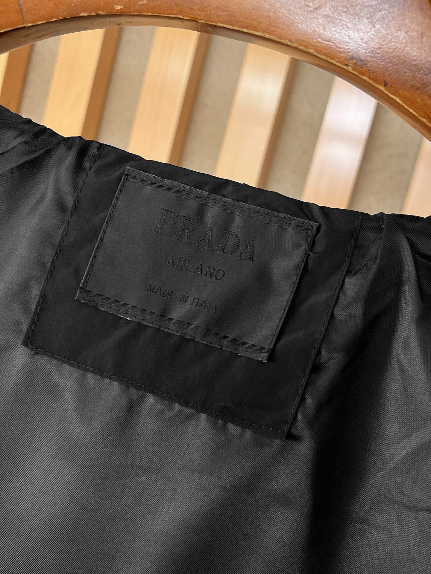 🌟🌟Prada、2025新款男士休闲定制夹克外套。穿上简约干练的休闲外套，瞬间重回时髦霸气，又是活力满满