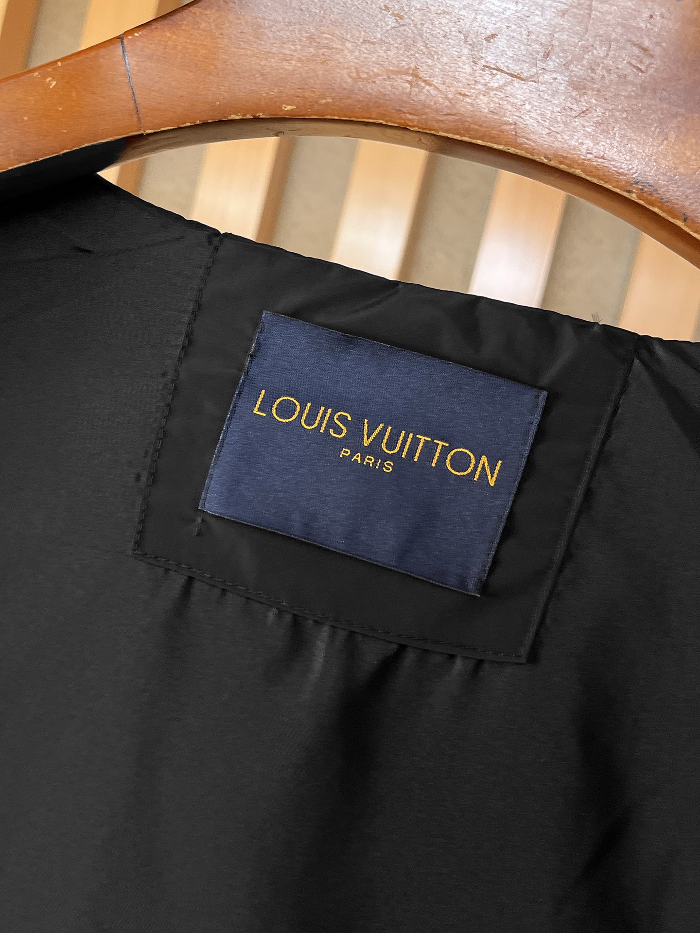 🌟🌟LV、2025新款男士休闲定制夹克外套。穿上简约干练的休闲外套，瞬间重回时髦霸气，又是活力满满的状态