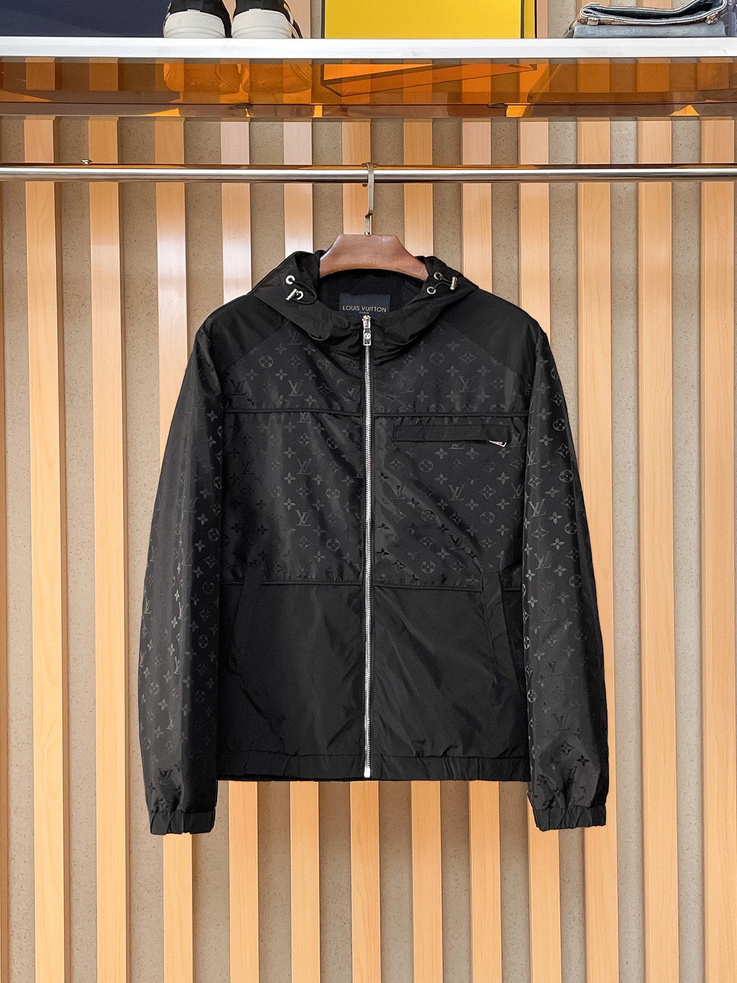 🌟🌟LV、2025新款男士休闲定制夹克外套。穿上简约干练的休闲外套，瞬间重回时髦霸气，又是活力满满的状态