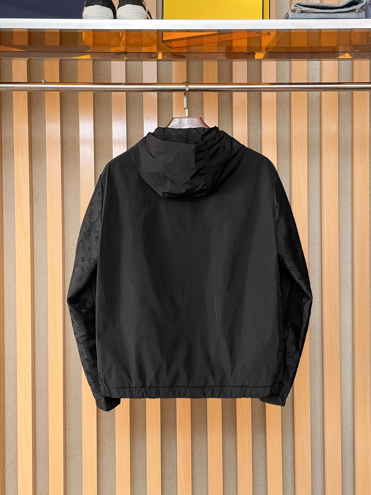 🌟🌟LV、2025新款男士休闲定制夹克外套。穿上简约干练的休闲外套，瞬间重回时髦霸气，又是活力满满的状态