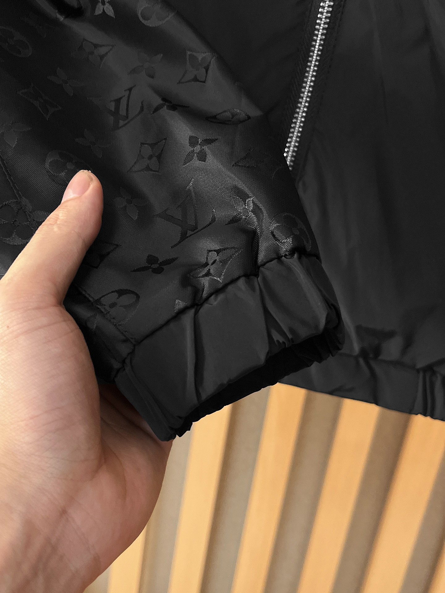 🌟🌟LV、2025新款男士休闲定制夹克外套。穿上简约干练的休闲外套，瞬间重回时髦霸气，又是活力满满的状态