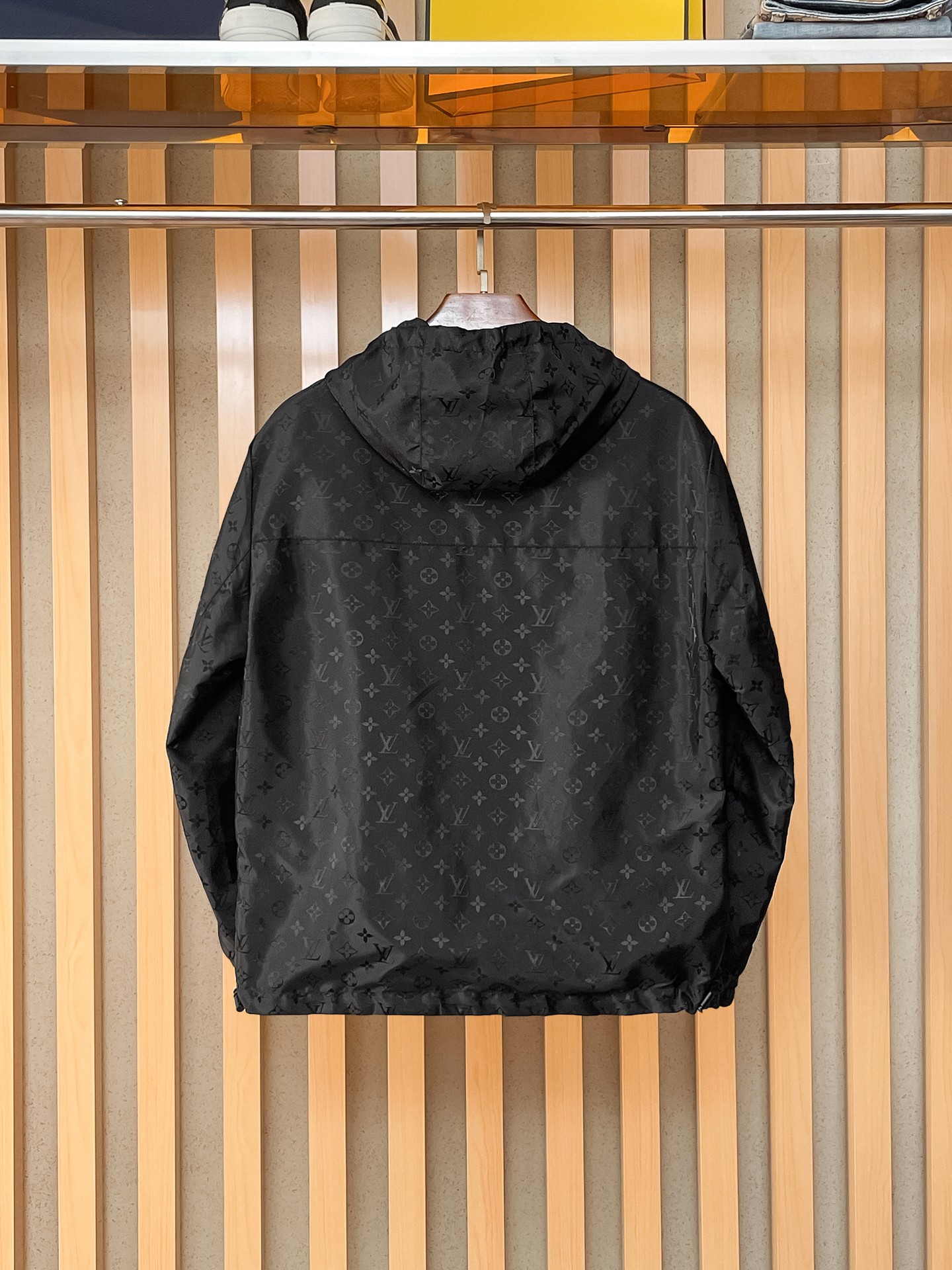 🌟🌟LV、2025新款男士休闲双面穿定制夹克外套。穿上简约干练的休闲外套，瞬间重回时髦霸气，又是活力满满