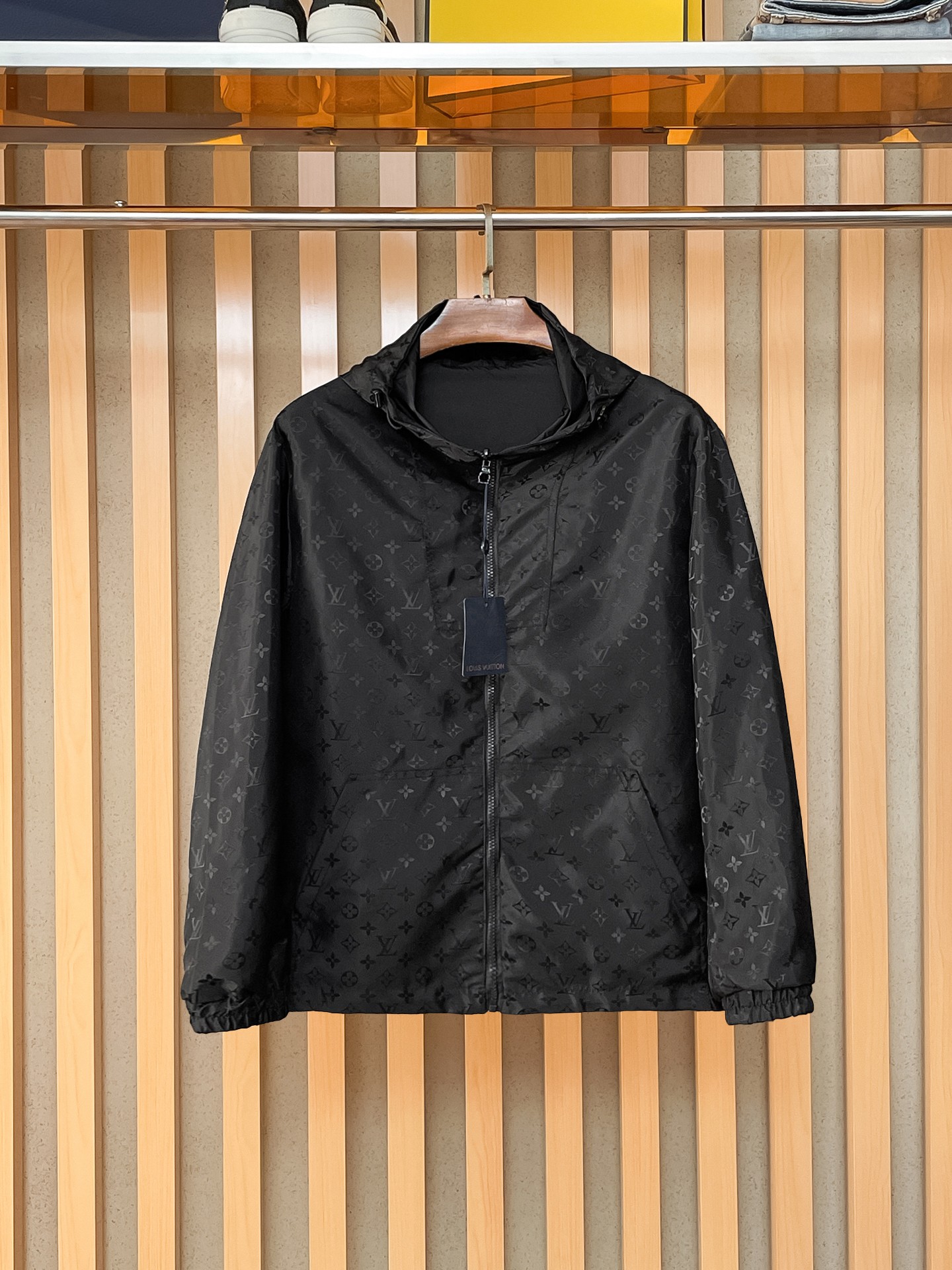 🌟🌟LV、2025新款男士休闲双面穿定制夹克外套。穿上简约干练的休闲外套，瞬间重回时髦霸气，又是活力满满