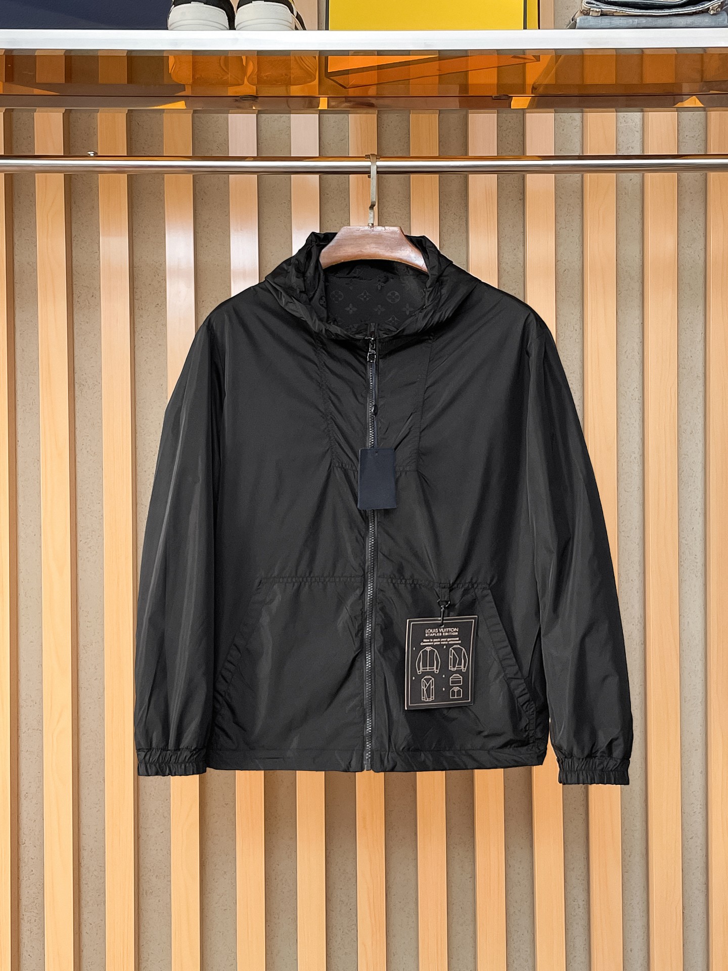 🌟🌟LV、2025新款男士休闲双面穿定制夹克外套。穿上简约干练的休闲外套，瞬间重回时髦霸气，又是活力满满