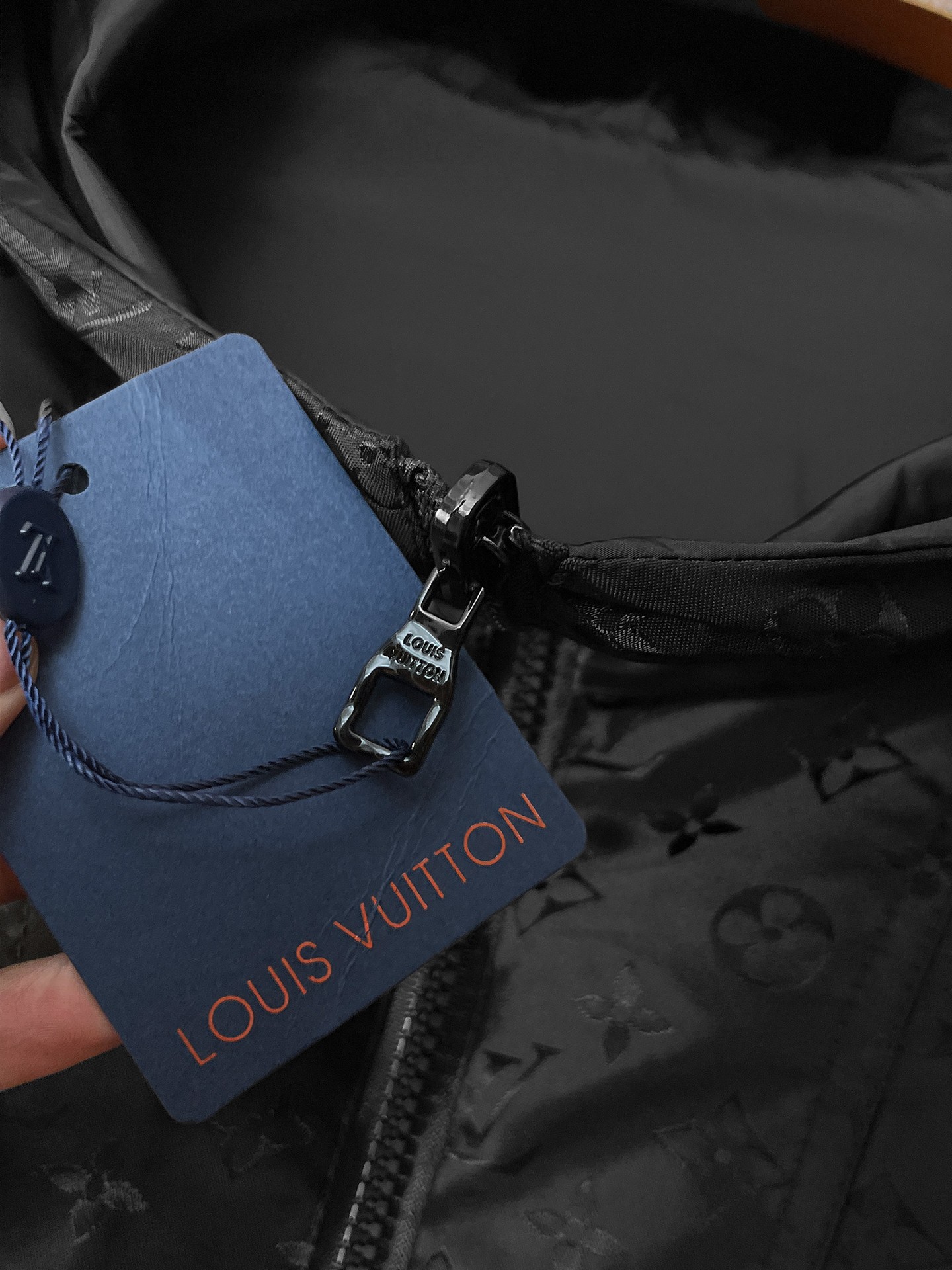 🌟🌟LV、2025新款男士休闲双面穿定制夹克外套。穿上简约干练的休闲外套，瞬间重回时髦霸气，又是活力满满