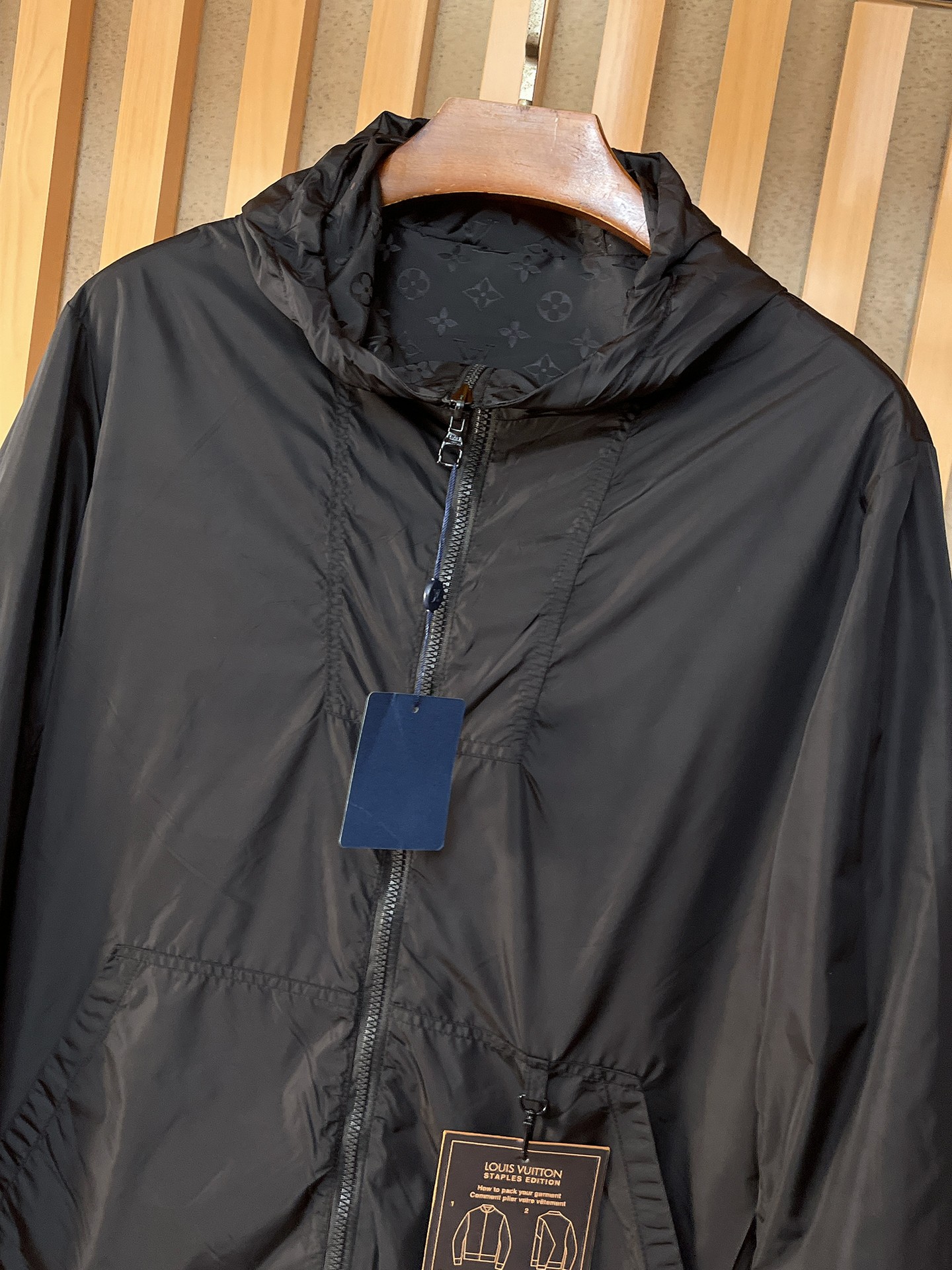 🌟🌟LV、2025新款男士休闲双面穿定制夹克外套。穿上简约干练的休闲外套，瞬间重回时髦霸气，又是活力满满