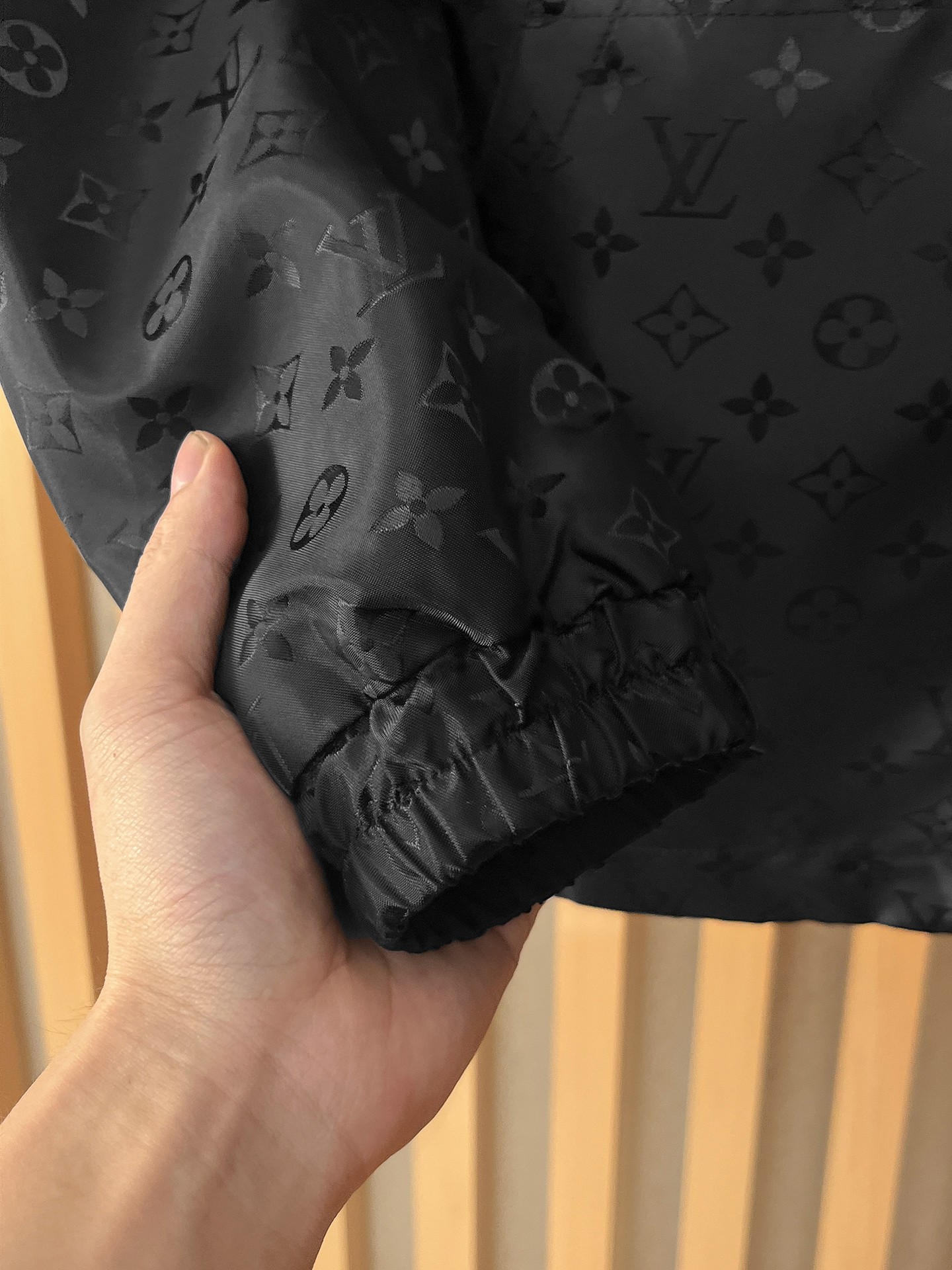 🌟🌟LV、2025新款男士休闲双面穿定制夹克外套。穿上简约干练的休闲外套，瞬间重回时髦霸气，又是活力满满