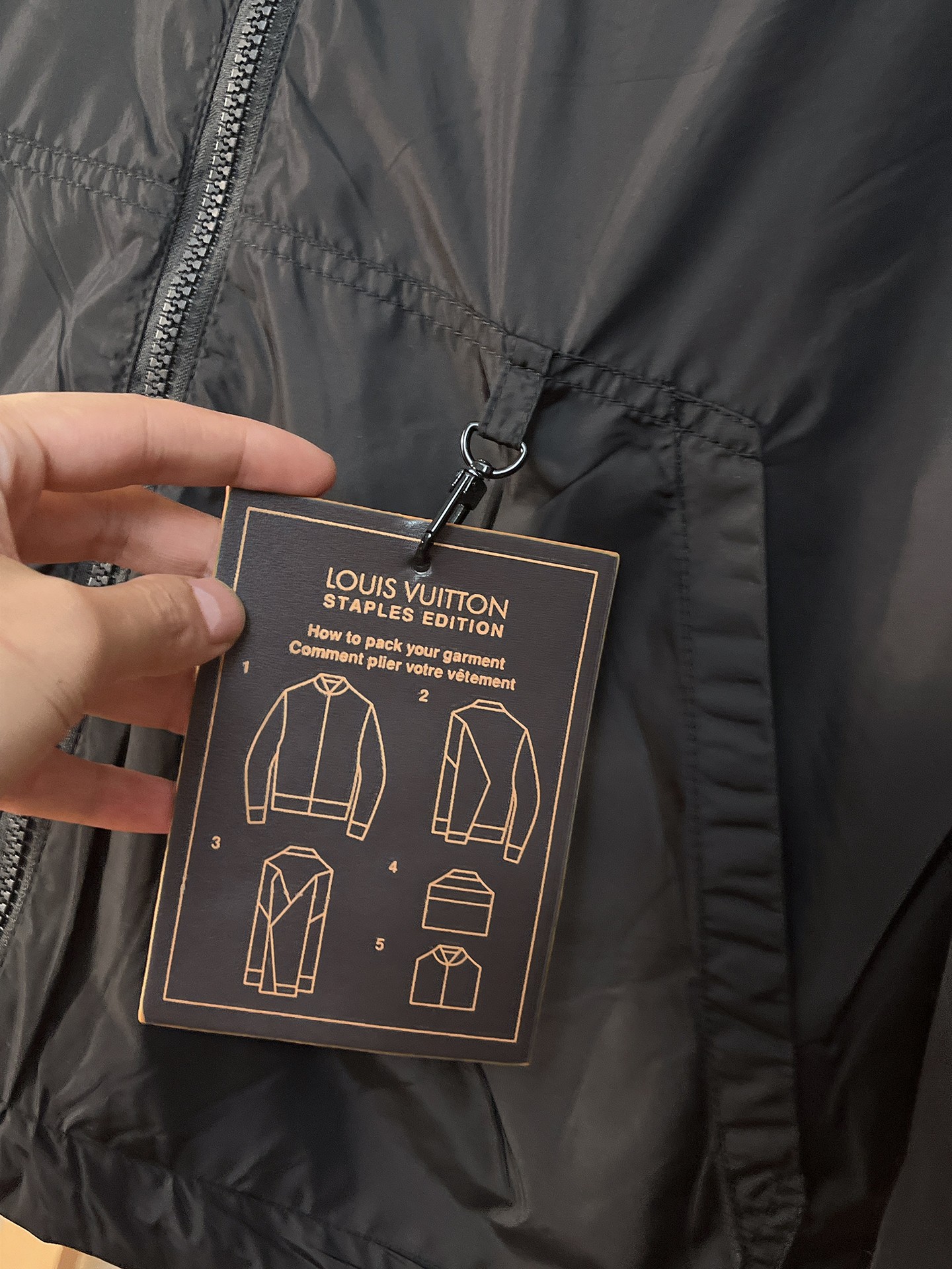 🌟🌟LV、2025新款男士休闲双面穿定制夹克外套。穿上简约干练的休闲外套，瞬间重回时髦霸气，又是活力满满