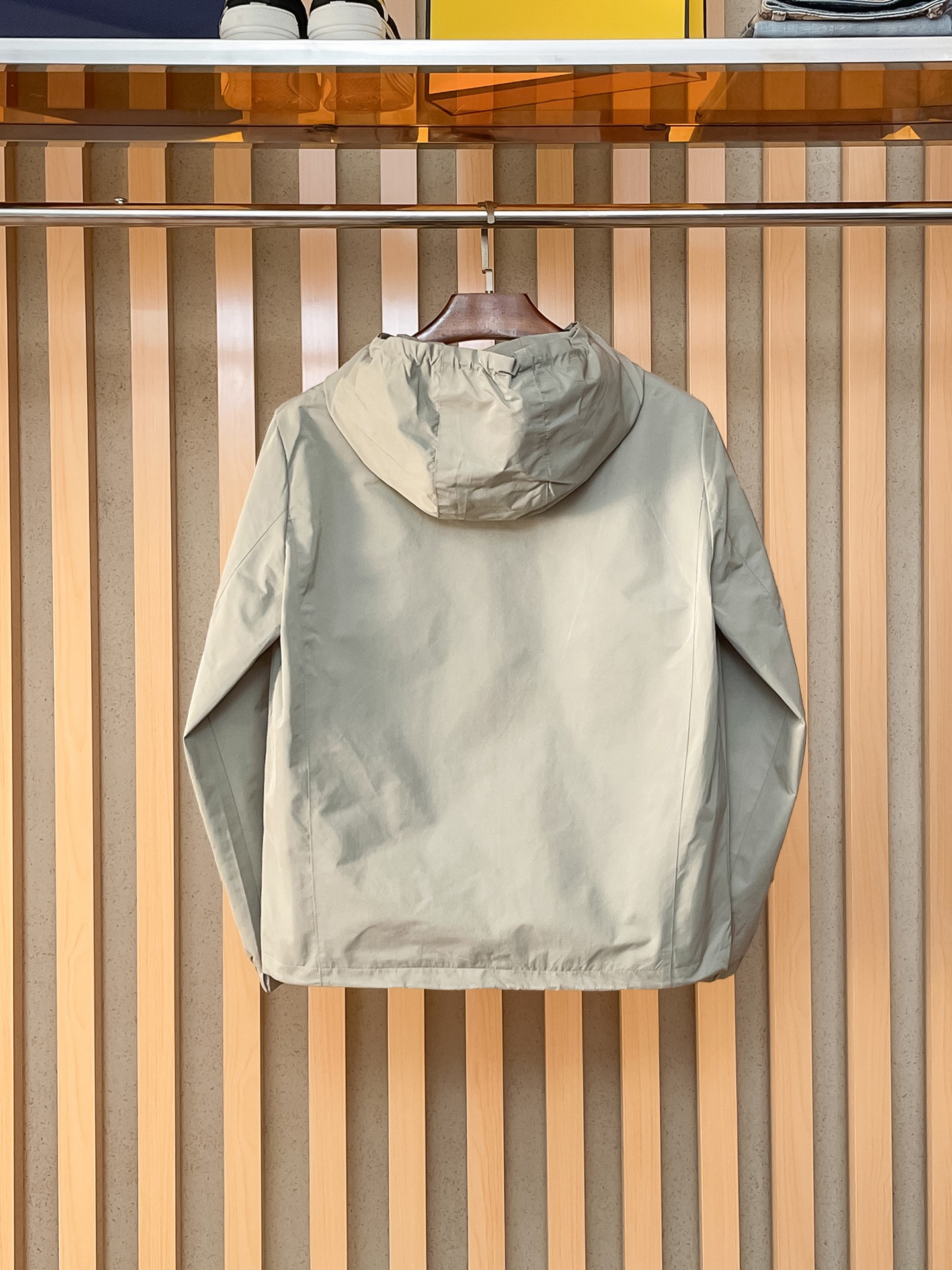 🌟🌟Prada、2025新款男士休闲定制夹克外套。穿上简约干练的休闲外套，瞬间重回时髦霸气，又是活力满满