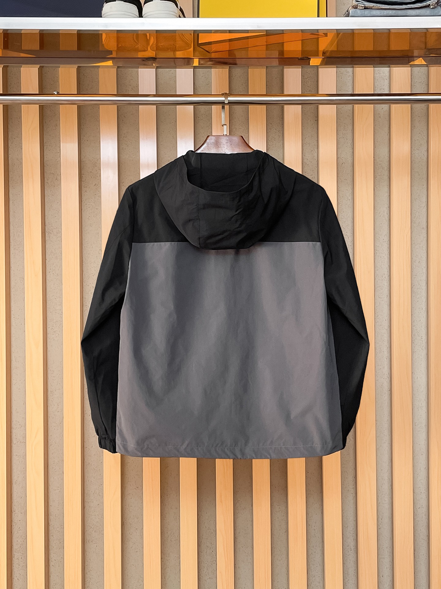 🌟🌟Prada、2025新款男士休闲定制夹克外套。穿上简约干练的休闲外套，瞬间重回时髦霸气，又是活力满满