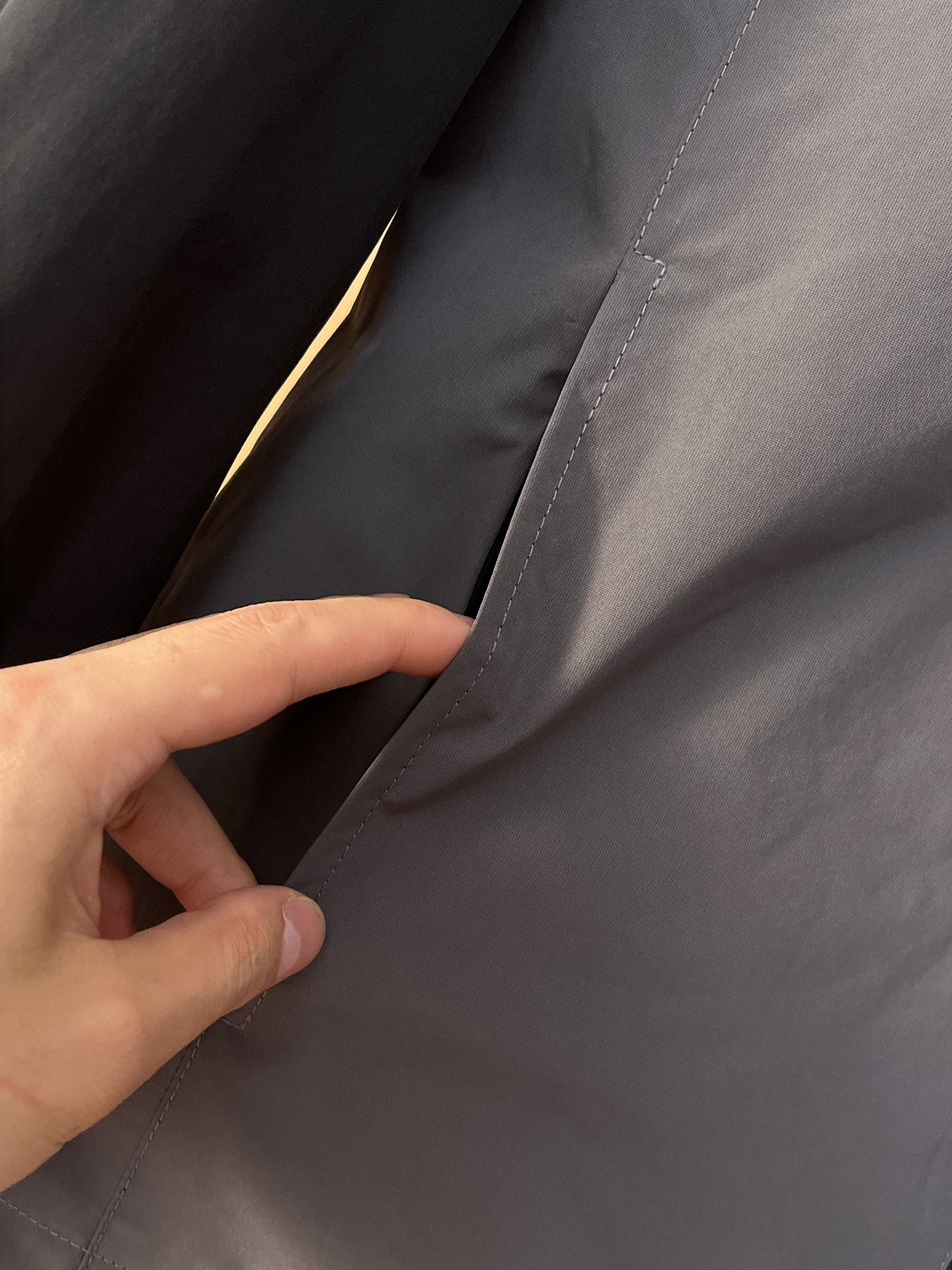 🌟🌟Prada、2025新款男士休闲定制夹克外套。穿上简约干练的休闲外套，瞬间重回时髦霸气，又是活力满满