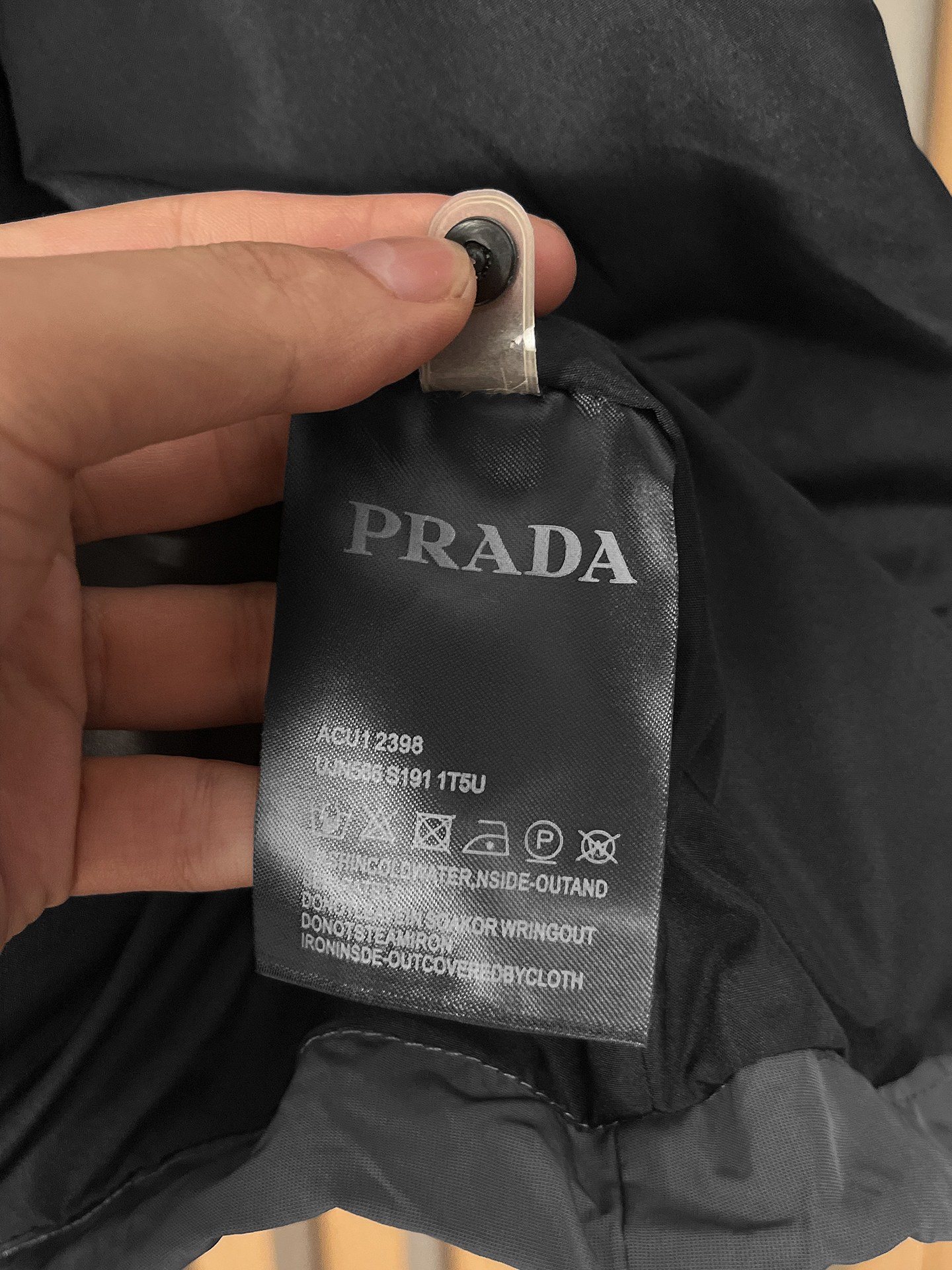 🌟🌟Prada、2025新款男士休闲定制夹克外套。穿上简约干练的休闲外套，瞬间重回时髦霸气，又是活力满满