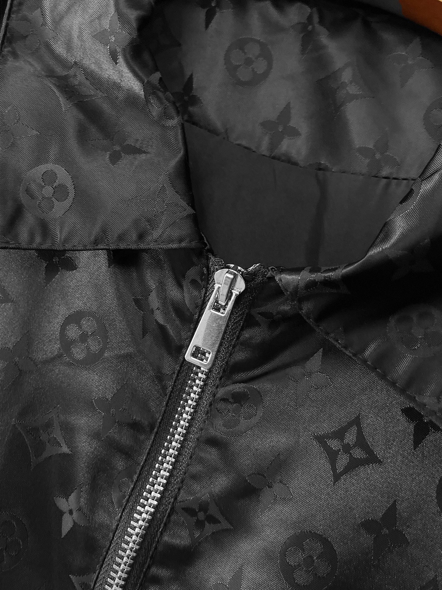 🌟🌟LV、2025新款男士休闲定制夹克外套。穿上简约干练的休闲外套，瞬间重回时髦霸气，又是活力满满的状态